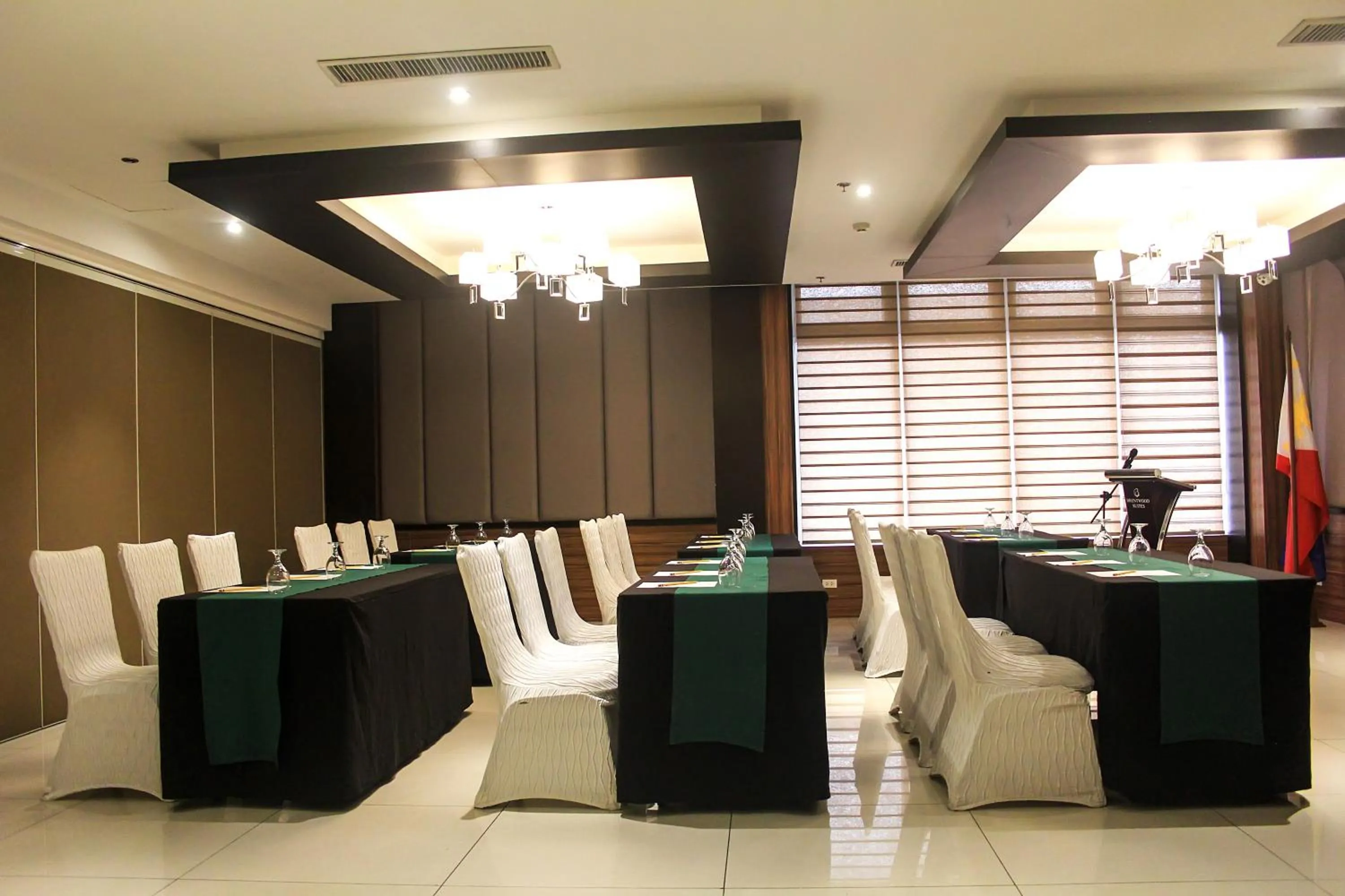 Meeting/conference room in Brentwood Suites