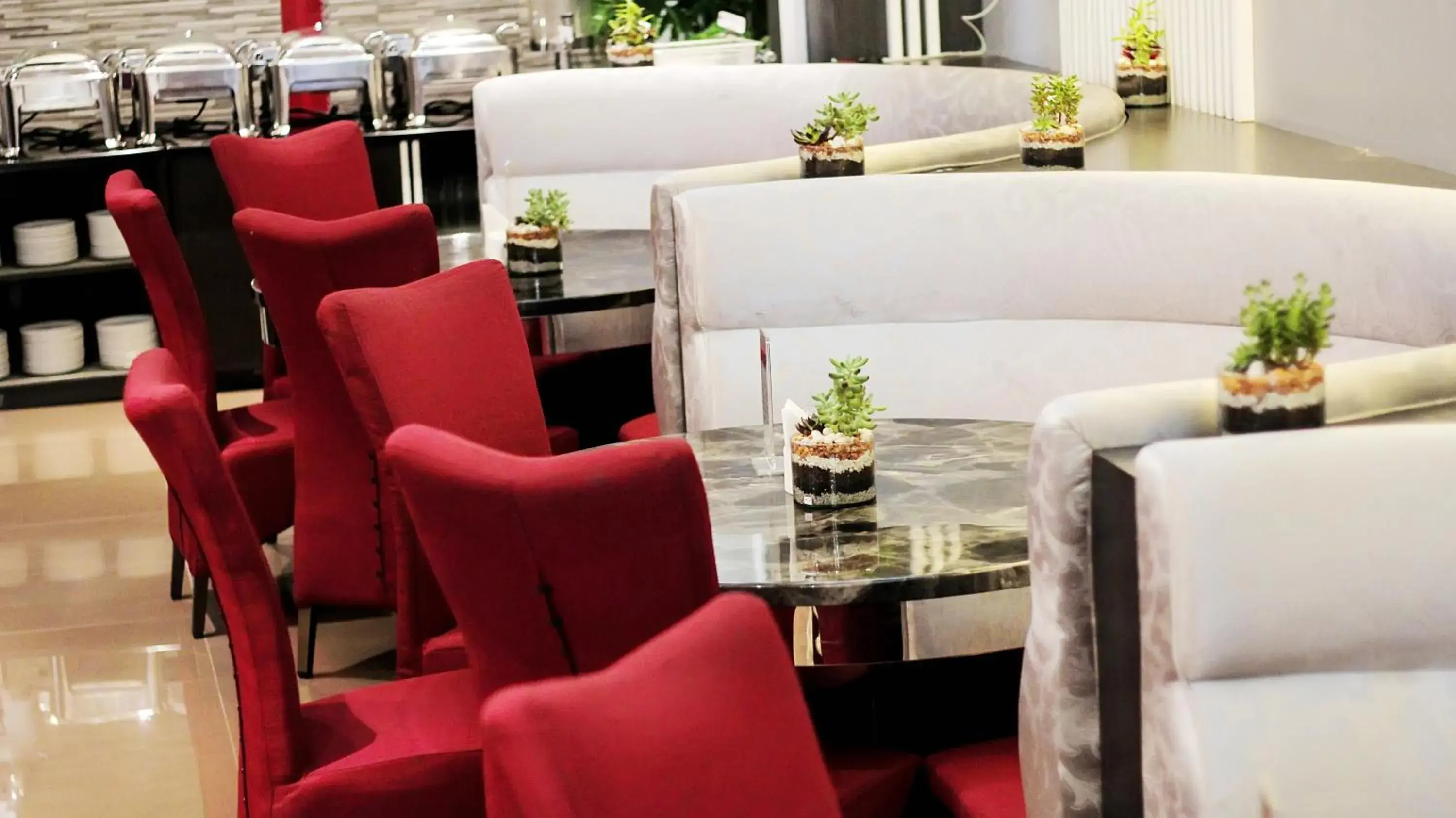 Restaurant/places to eat in Brentwood Suites Restaurant/places to eat in Brentwood Suites