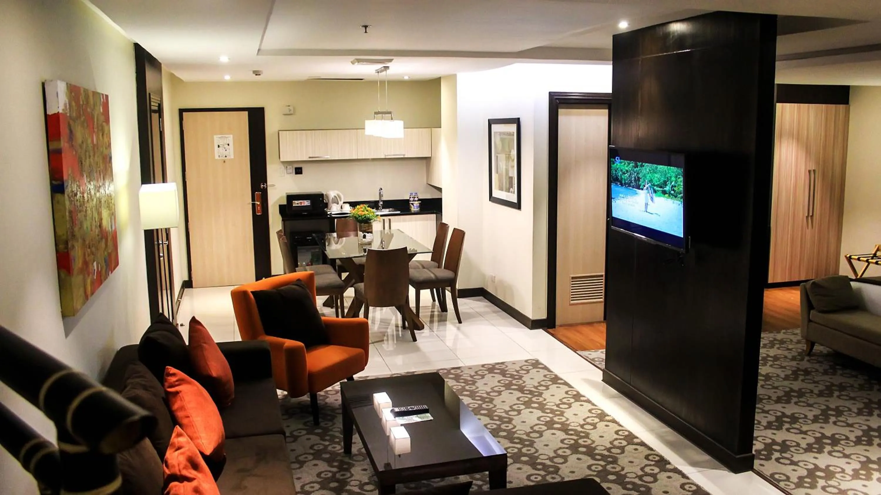 Communal lounge/ TV room in Brentwood Suites