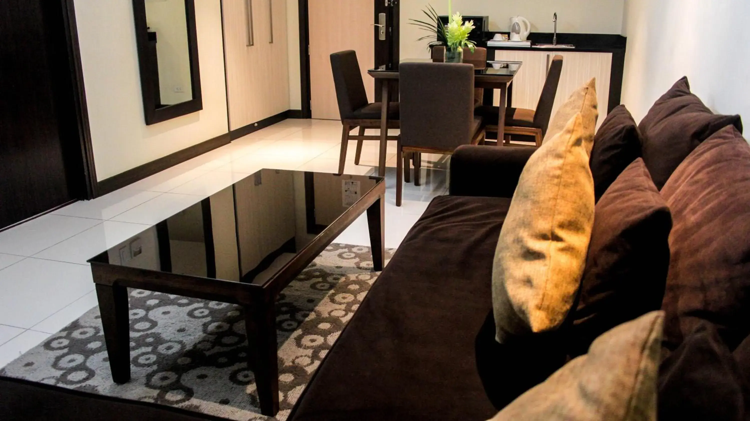 Living room in Brentwood Suites Living room in Brentwood Suites