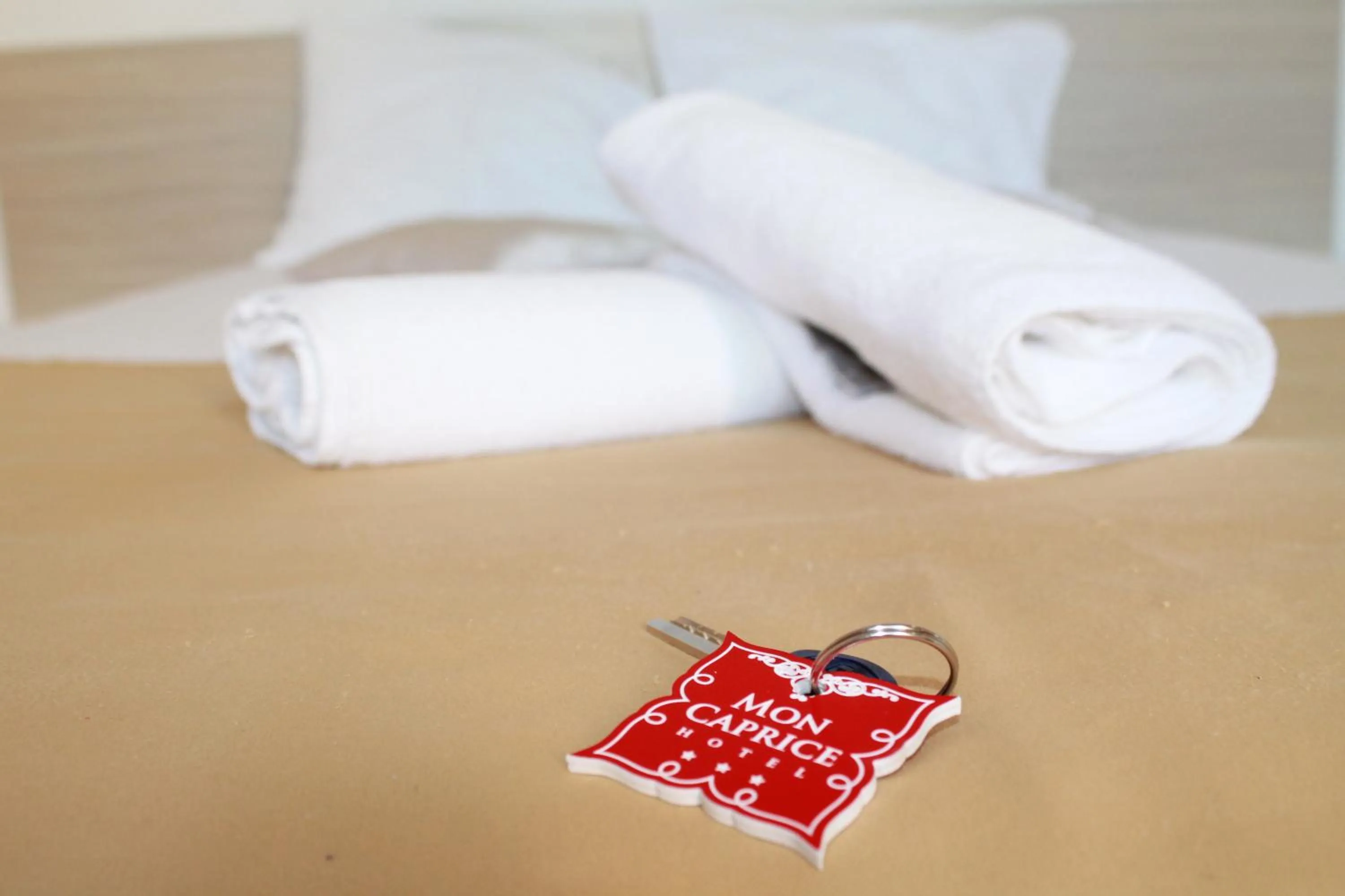 Logo/Certificate/Sign, Bed in Hotel Mon Caprice