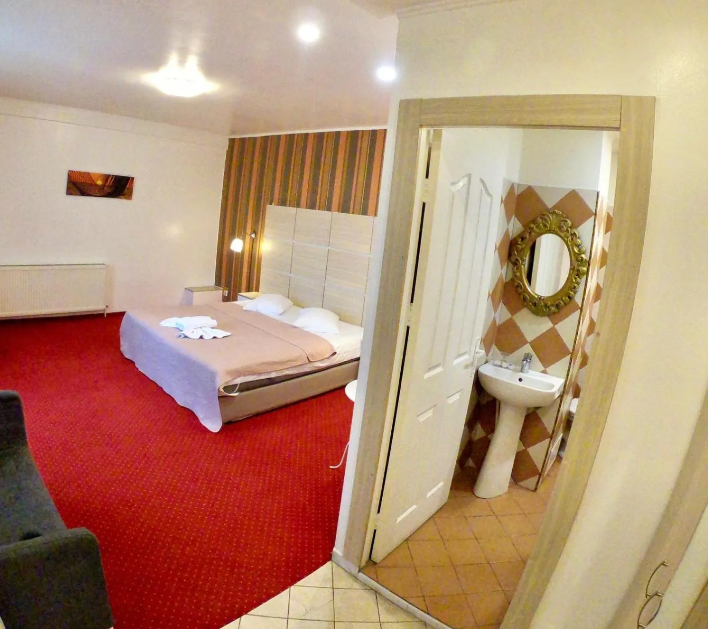 Bed in Hotel Mon Caprice