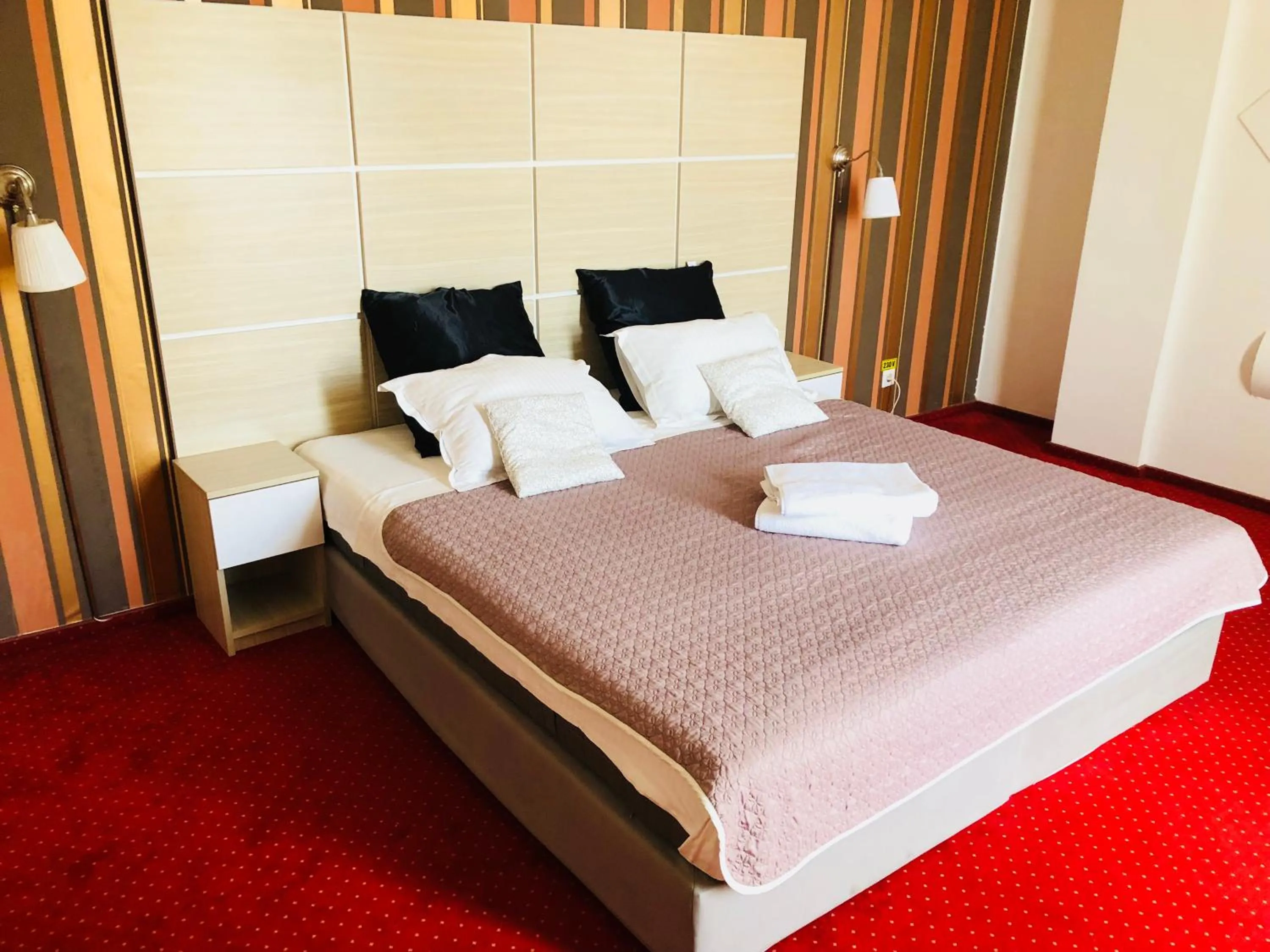 Bed in Hotel Mon Caprice