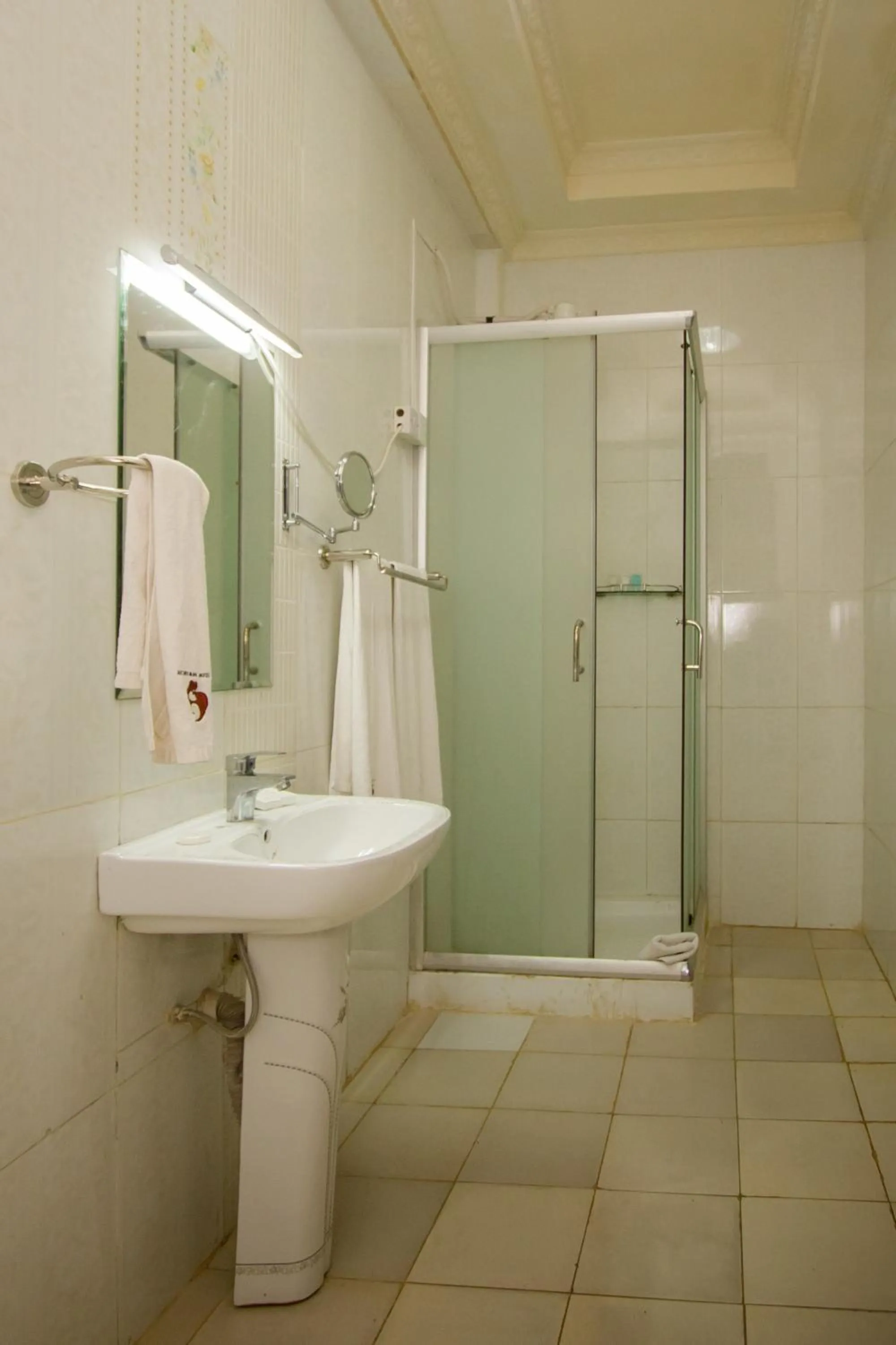 Shower in Aturukan Hotel