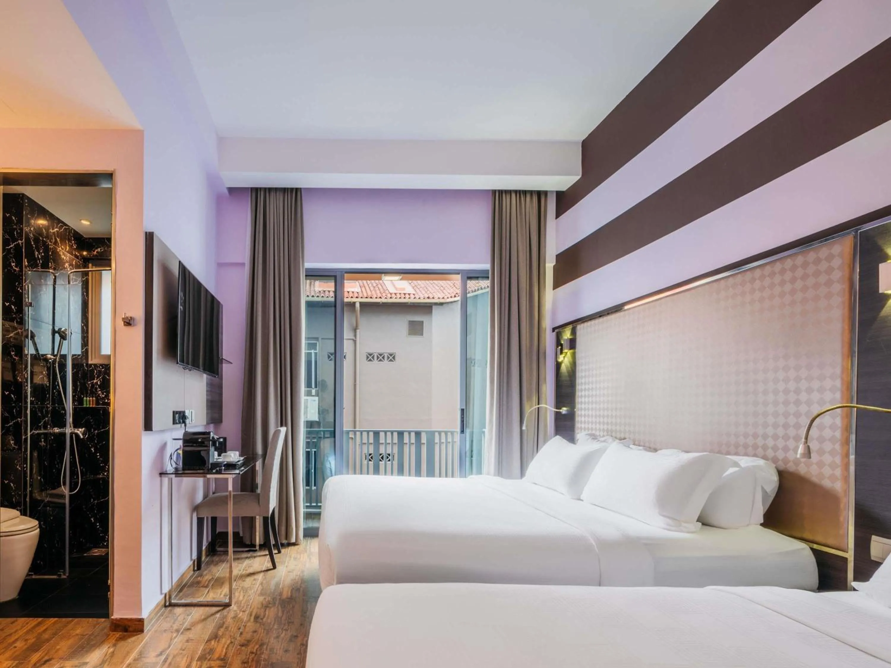 Bedroom, Bed in Mercure Singapore Tyrwhitt