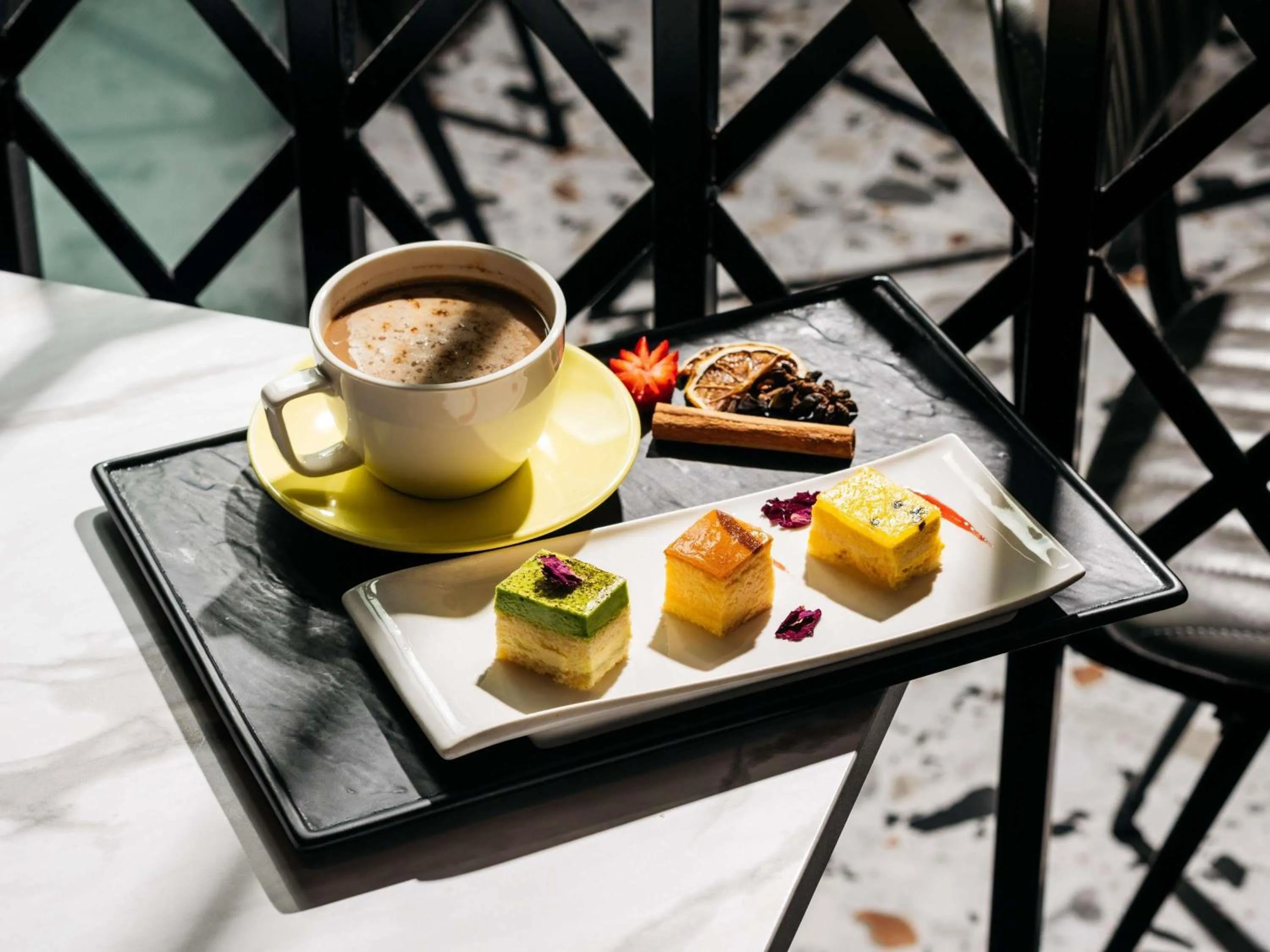 Restaurant/places to eat in Mercure Singapore Tyrwhitt