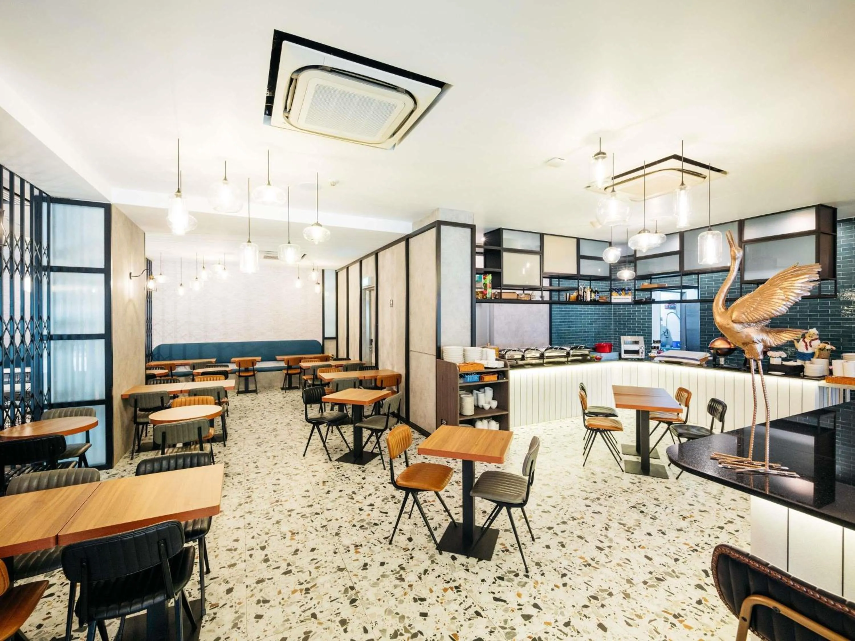 Restaurant/places to eat in Mercure Singapore Tyrwhitt