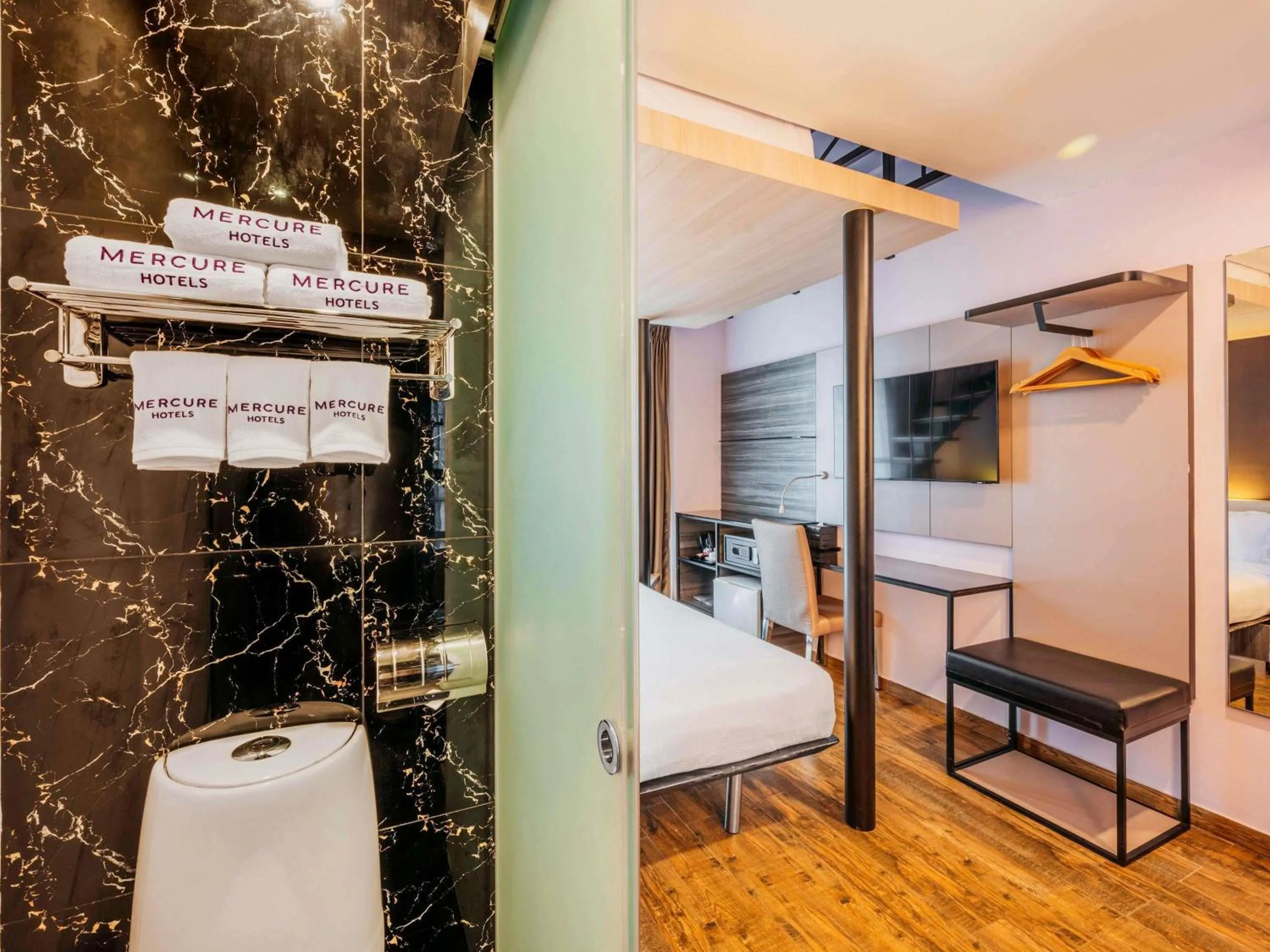 Bedroom in Mercure Singapore Tyrwhitt