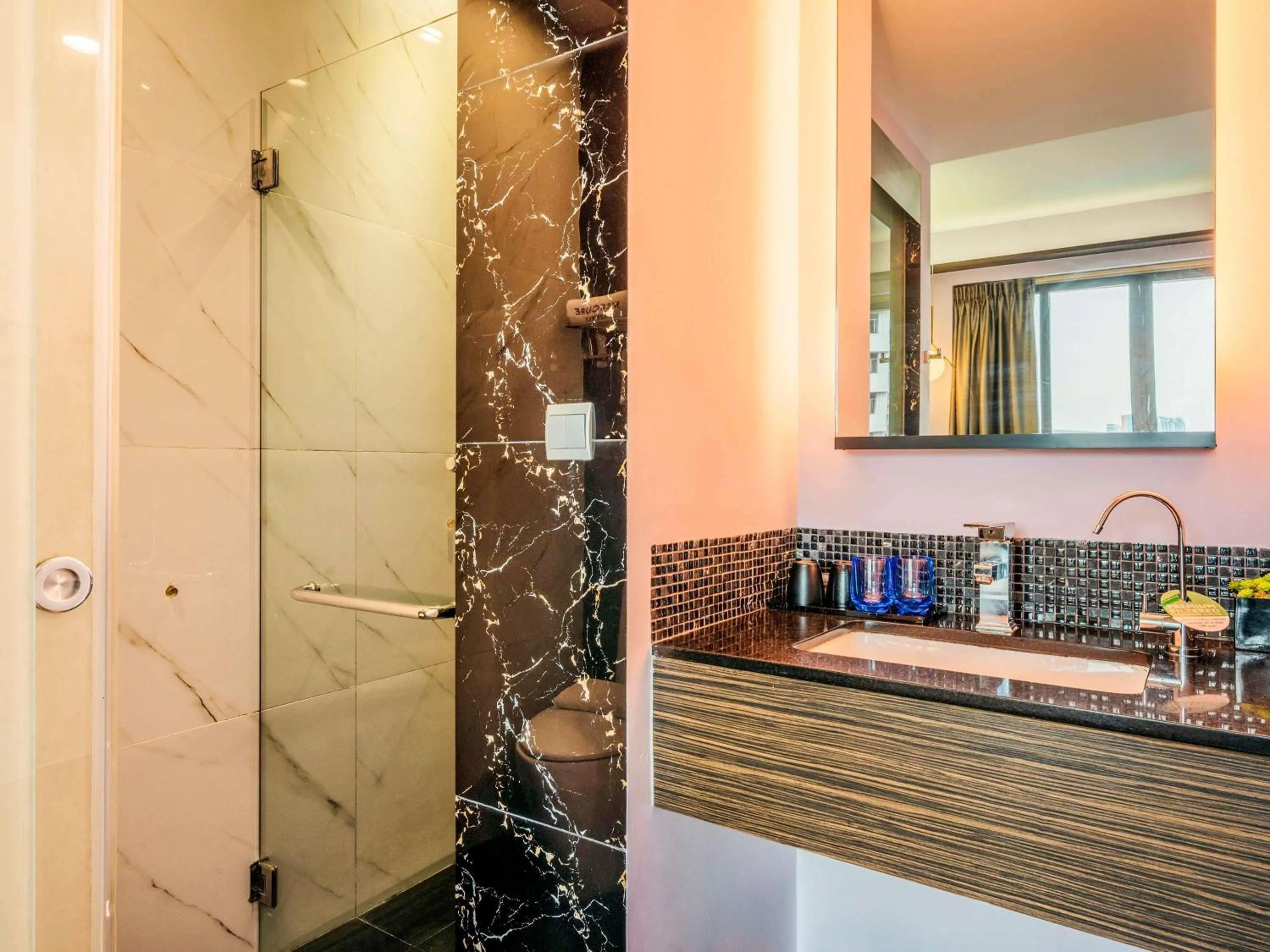 Bedroom in Mercure Singapore Tyrwhitt