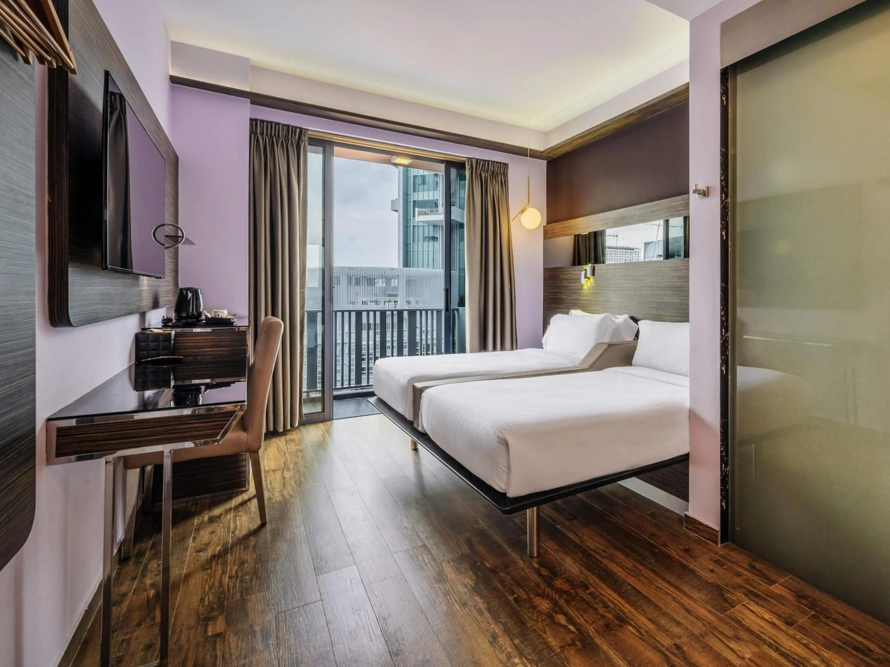 Bedroom, Bed in Mercure Singapore Tyrwhitt