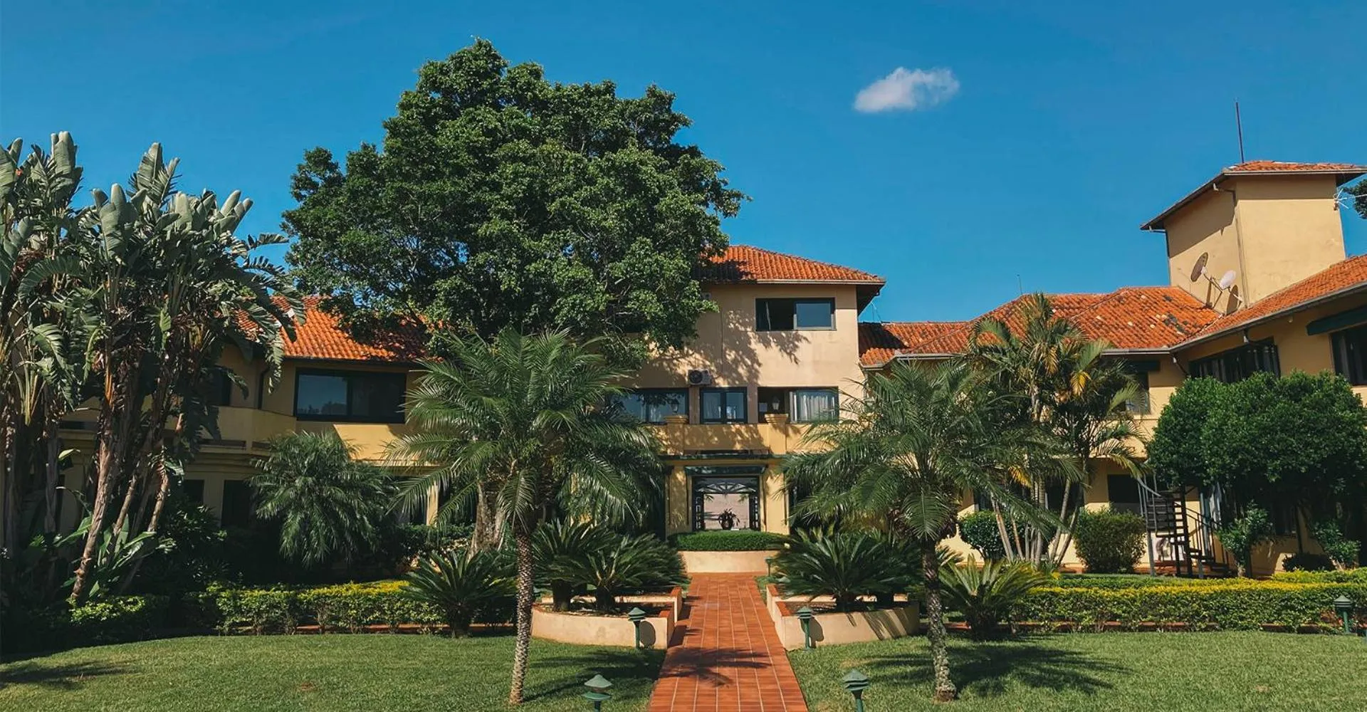 Property building in Hotel Visconte D'Italia