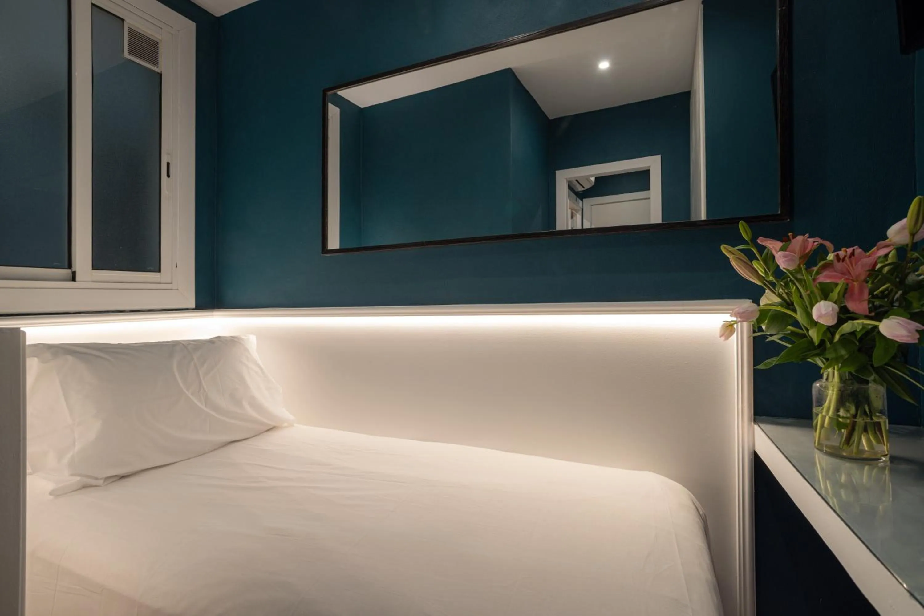 Bedroom, Bed in Hostal Sol y K