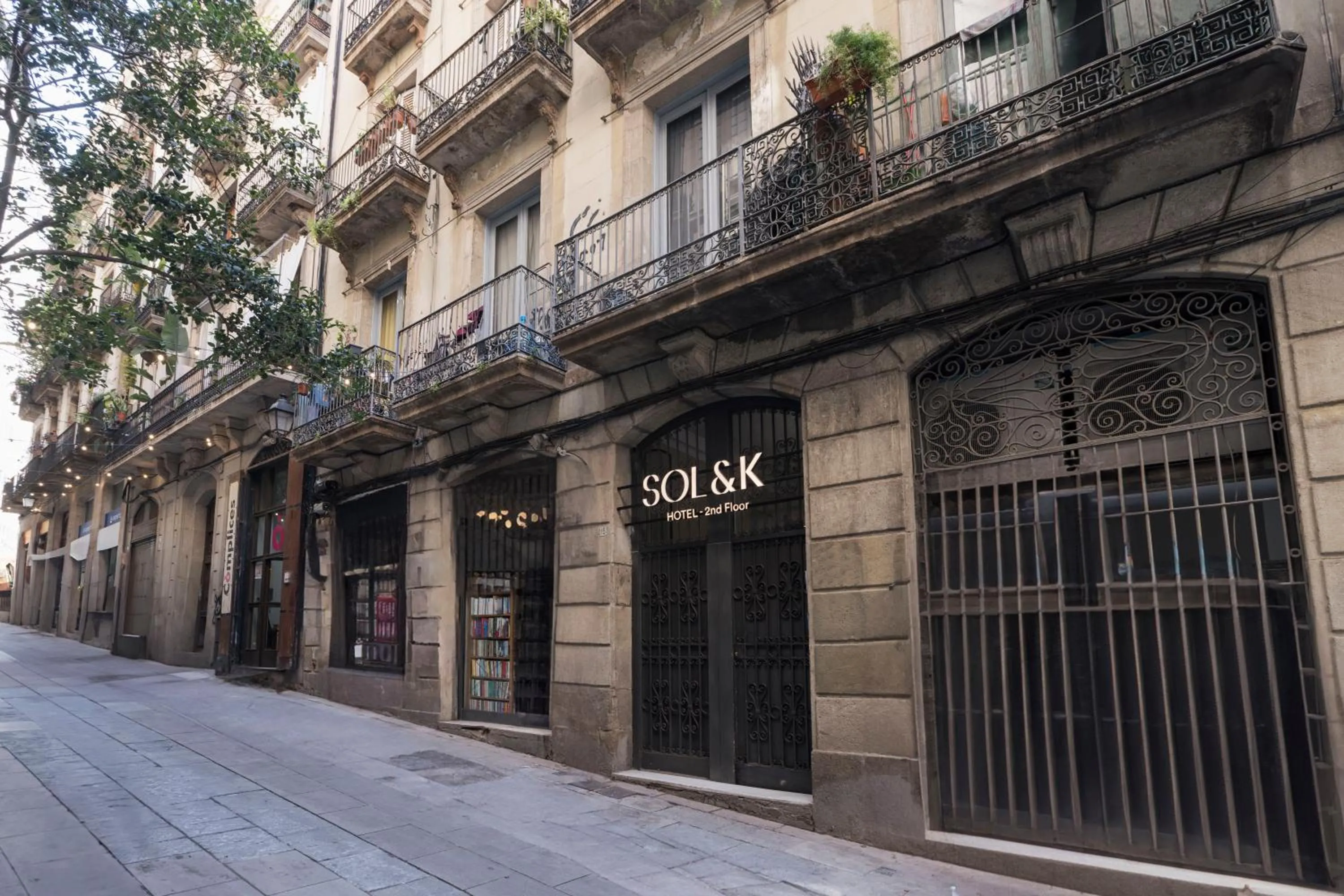 Property building in Hostal Sol y K