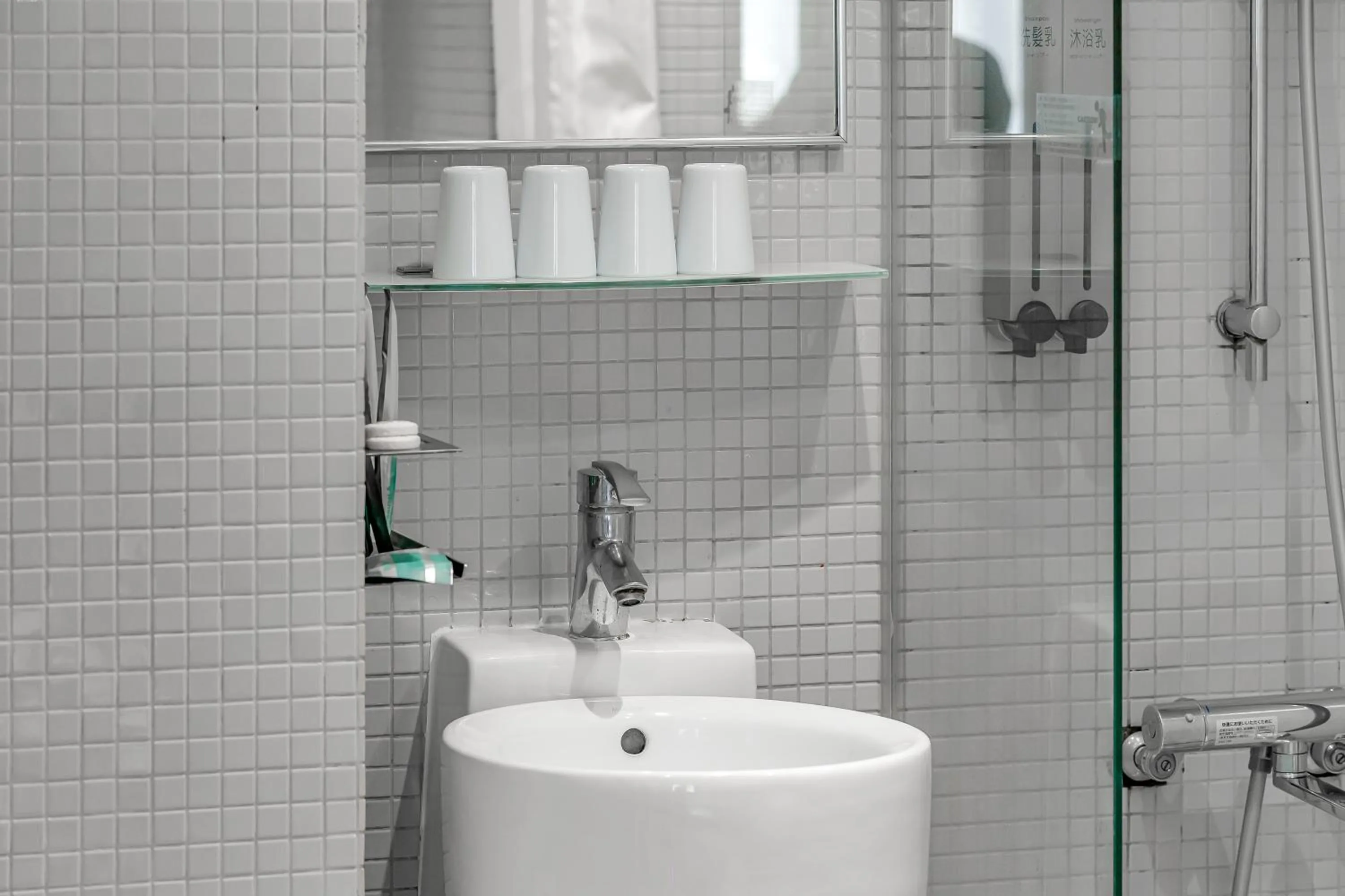 Shower in CHECK inn Express Kaohsiung Love River