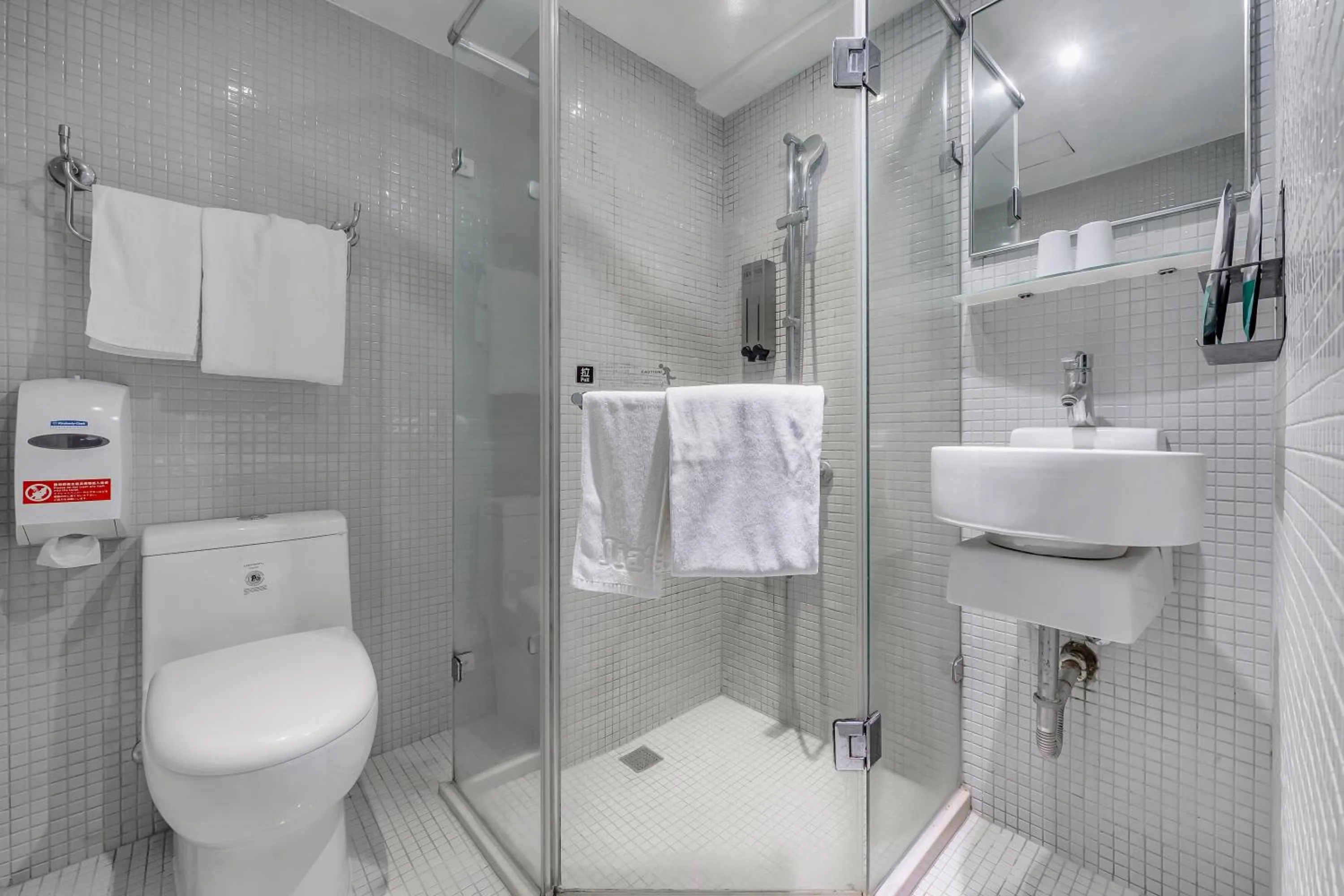 Shower in CHECK inn Express Kaohsiung Love River