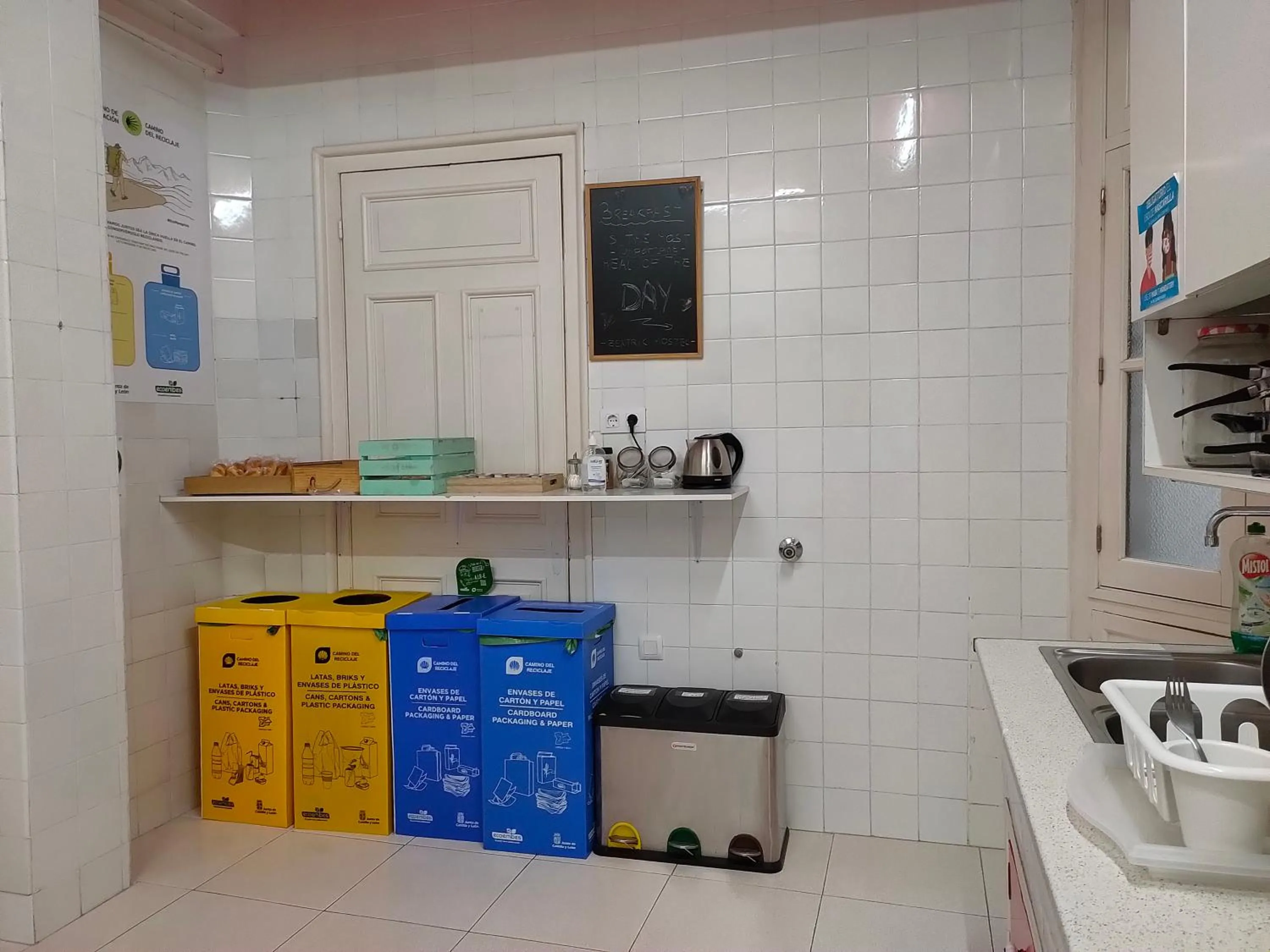 Kitchen or kitchenette in Zentric Hostel