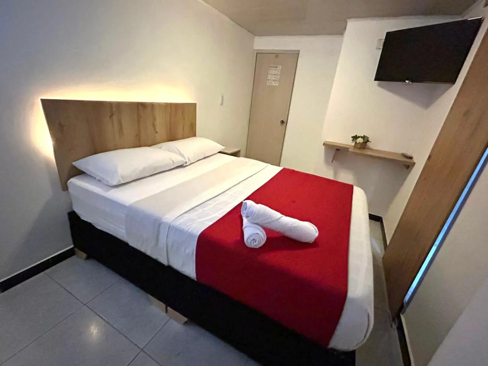 Communal lounge/ TV room, Bed in Hotel Urban Center Bogota