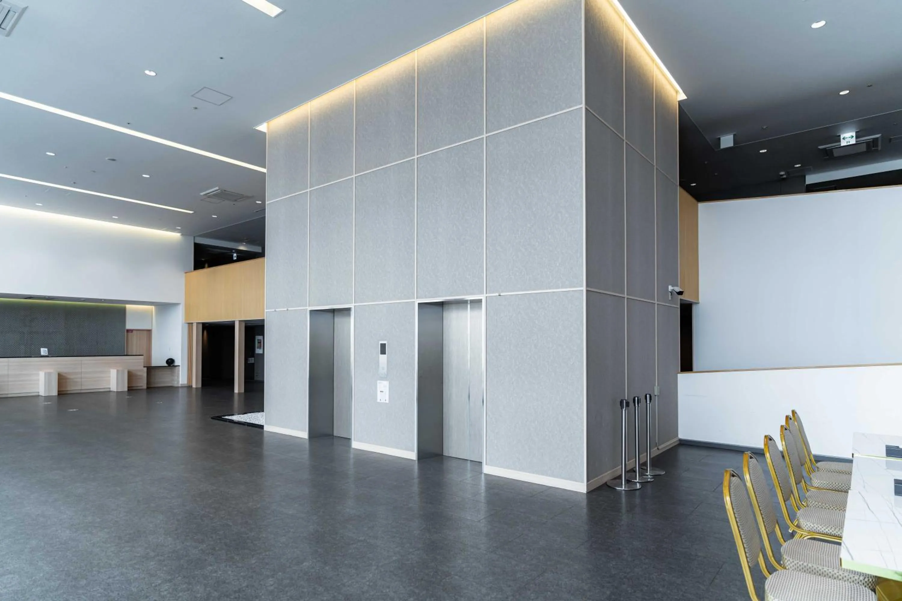 elevator in Kansai International Airport Hotel 11