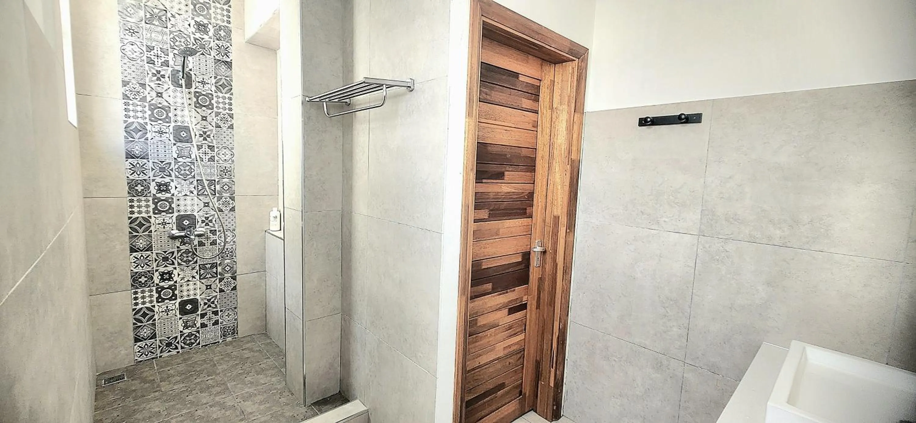 Shower in La Perla Holiday Apartments