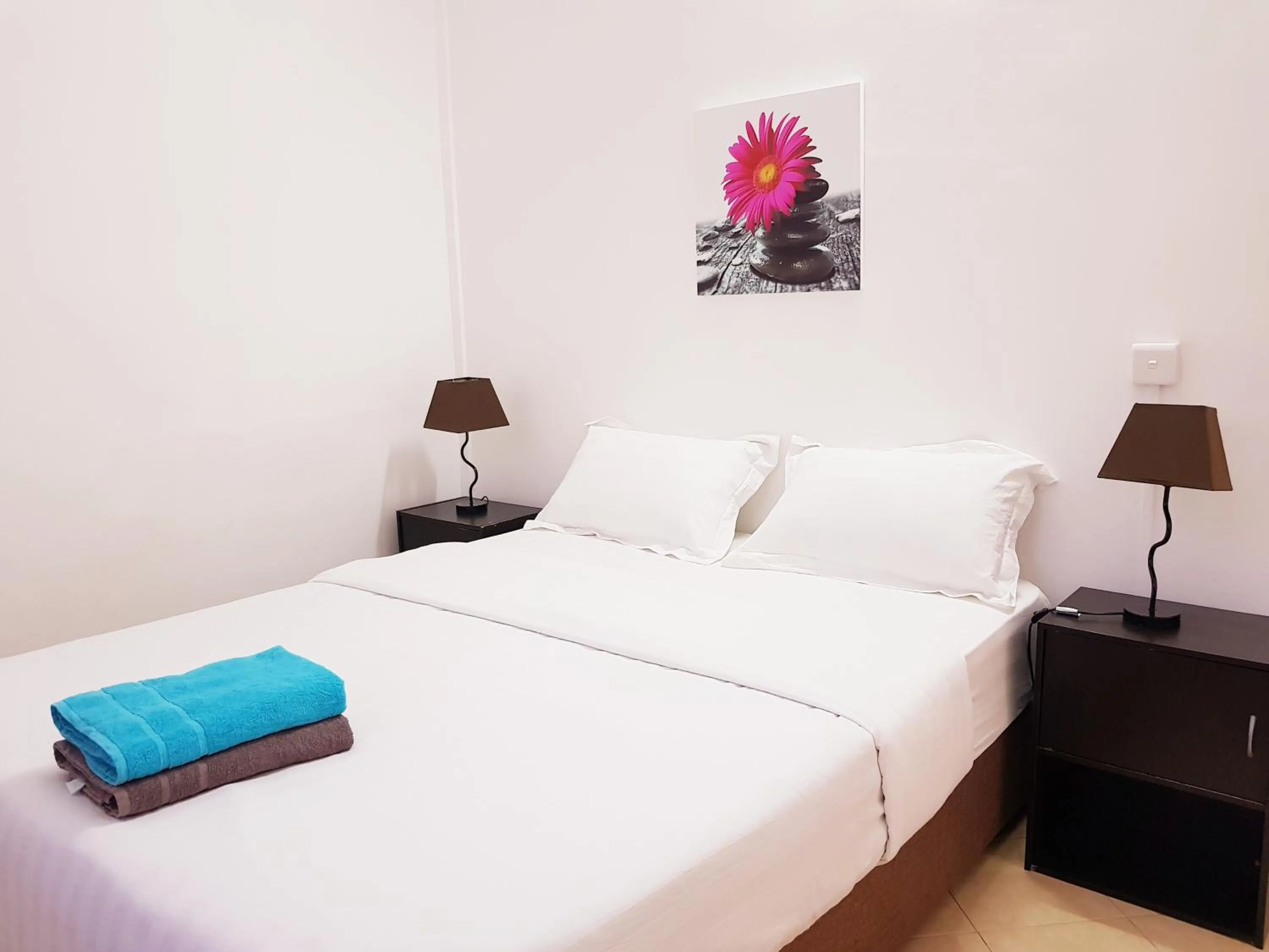Bed in La Perla Holiday Apartments