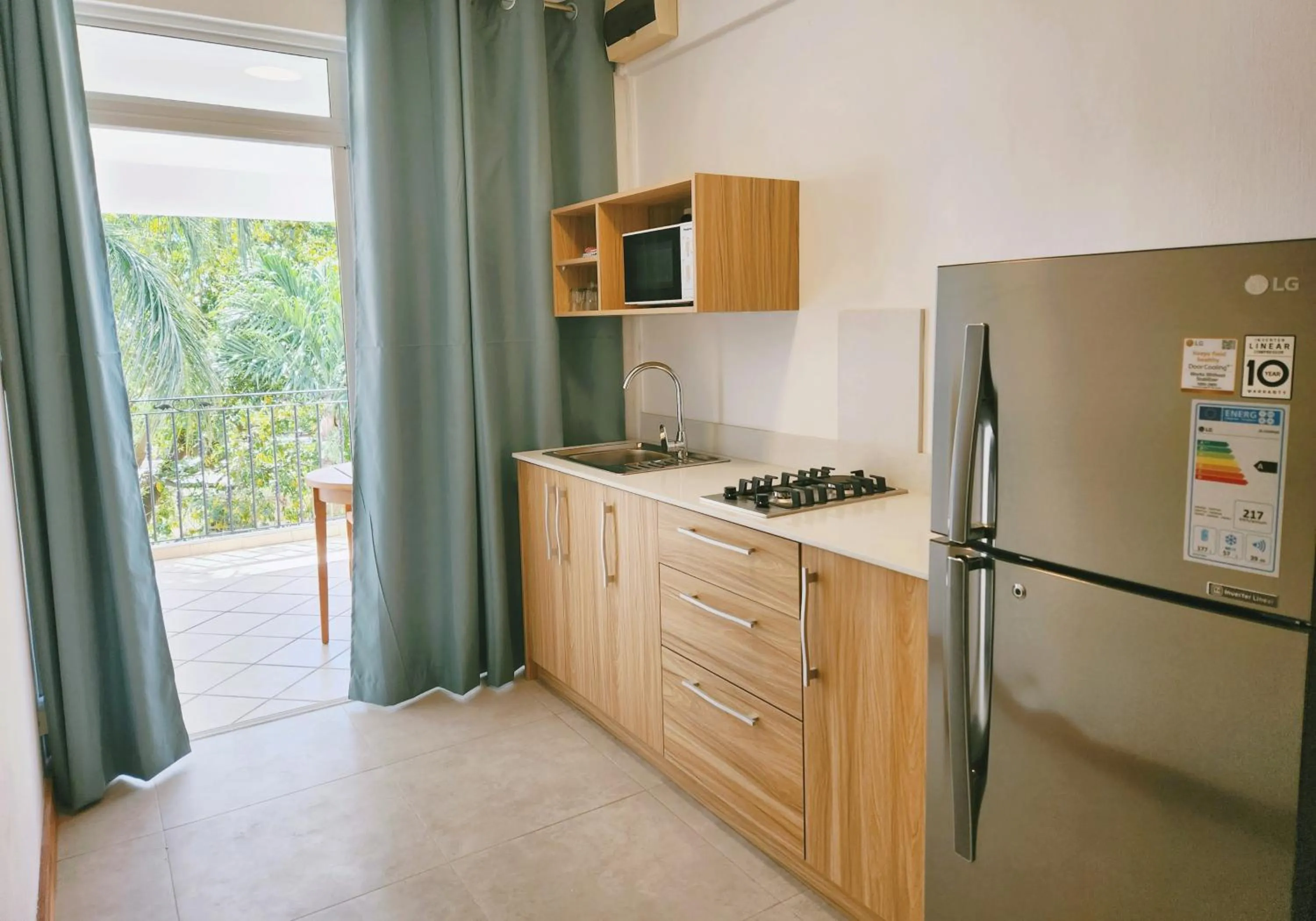 Kitchen or kitchenette in La Perla Holiday Apartments