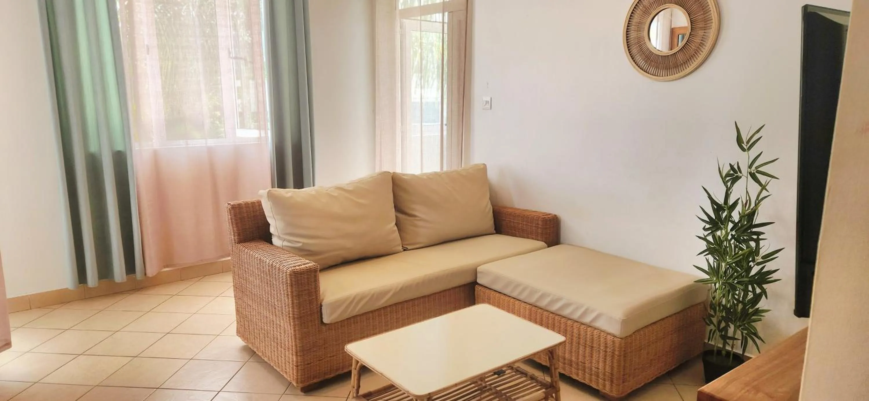 TV and multimedia in La Perla Holiday Apartments