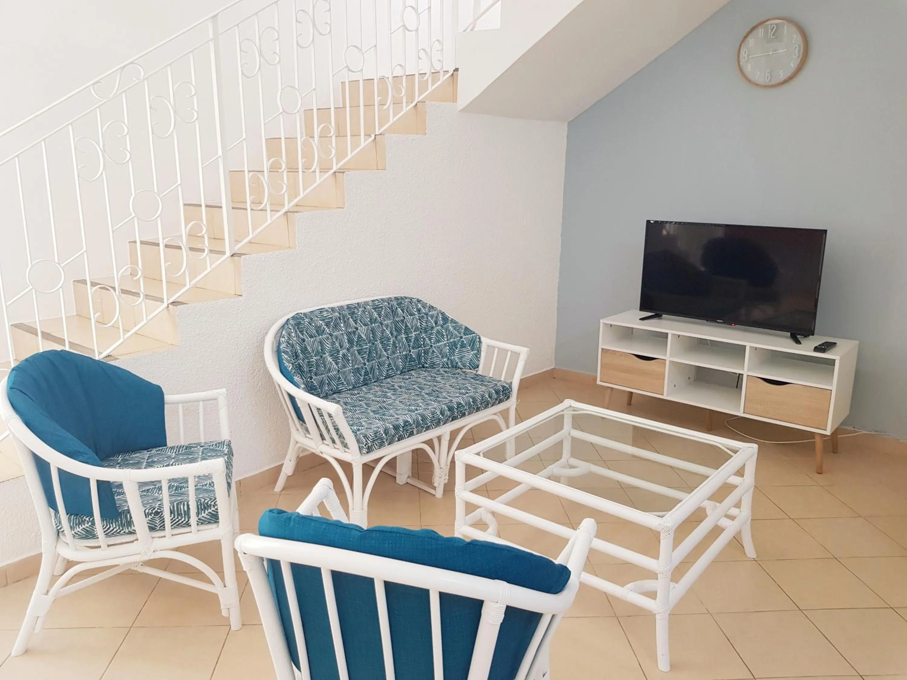 TV and multimedia in La Perla Holiday Apartments