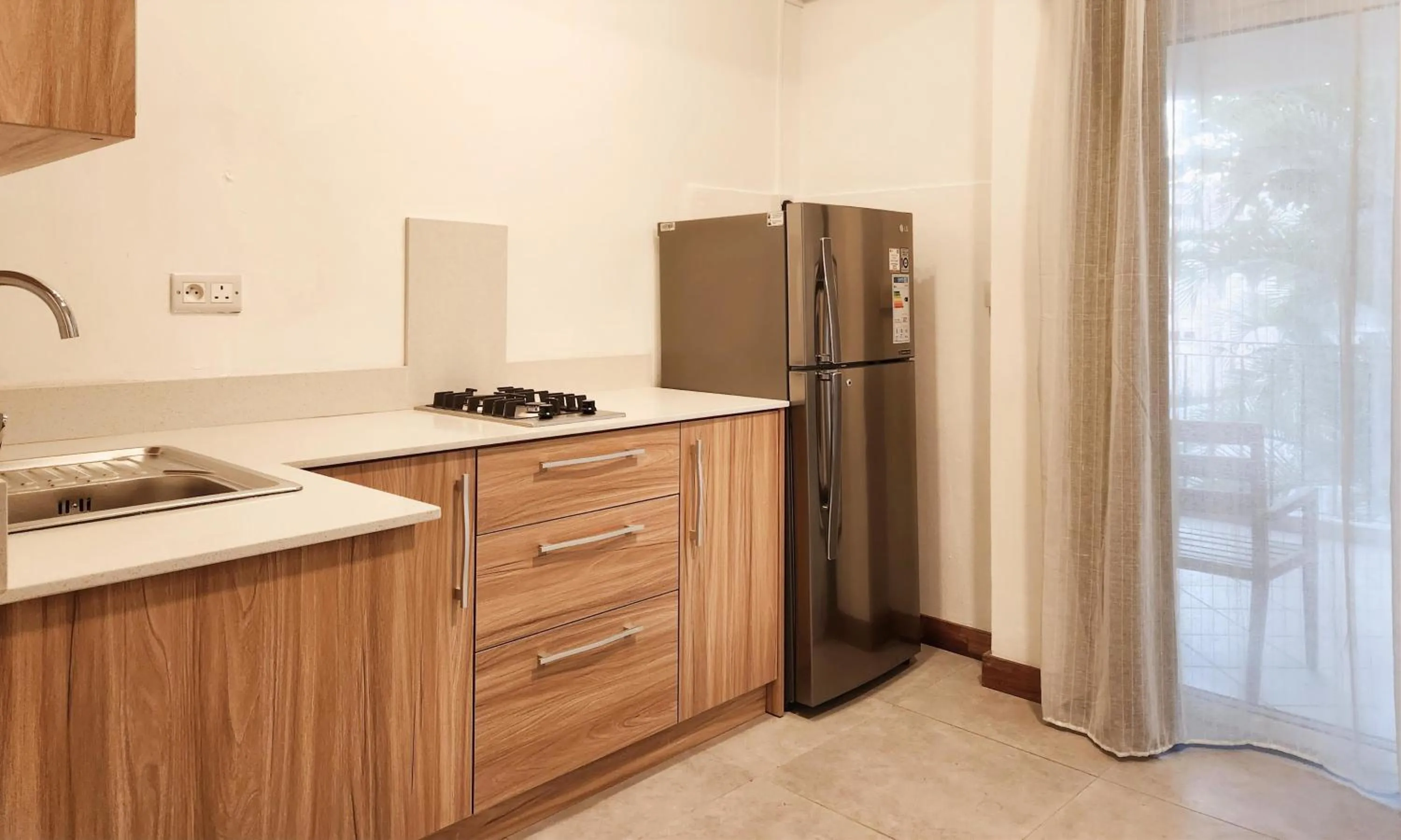 Kitchen or kitchenette in La Perla Holiday Apartments