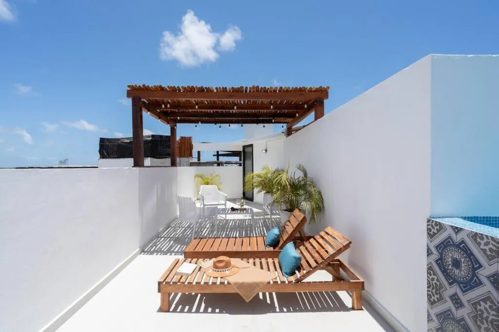 Balcony/Terrace in SunsetviewPH+PrivPool+Near Beach&Town+Rooftop+50mb