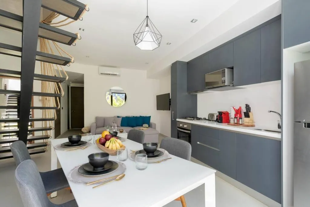 Kitchen or kitchenette in SunsetviewPH+PrivPool+Near Beach&Town+Rooftop+50mb