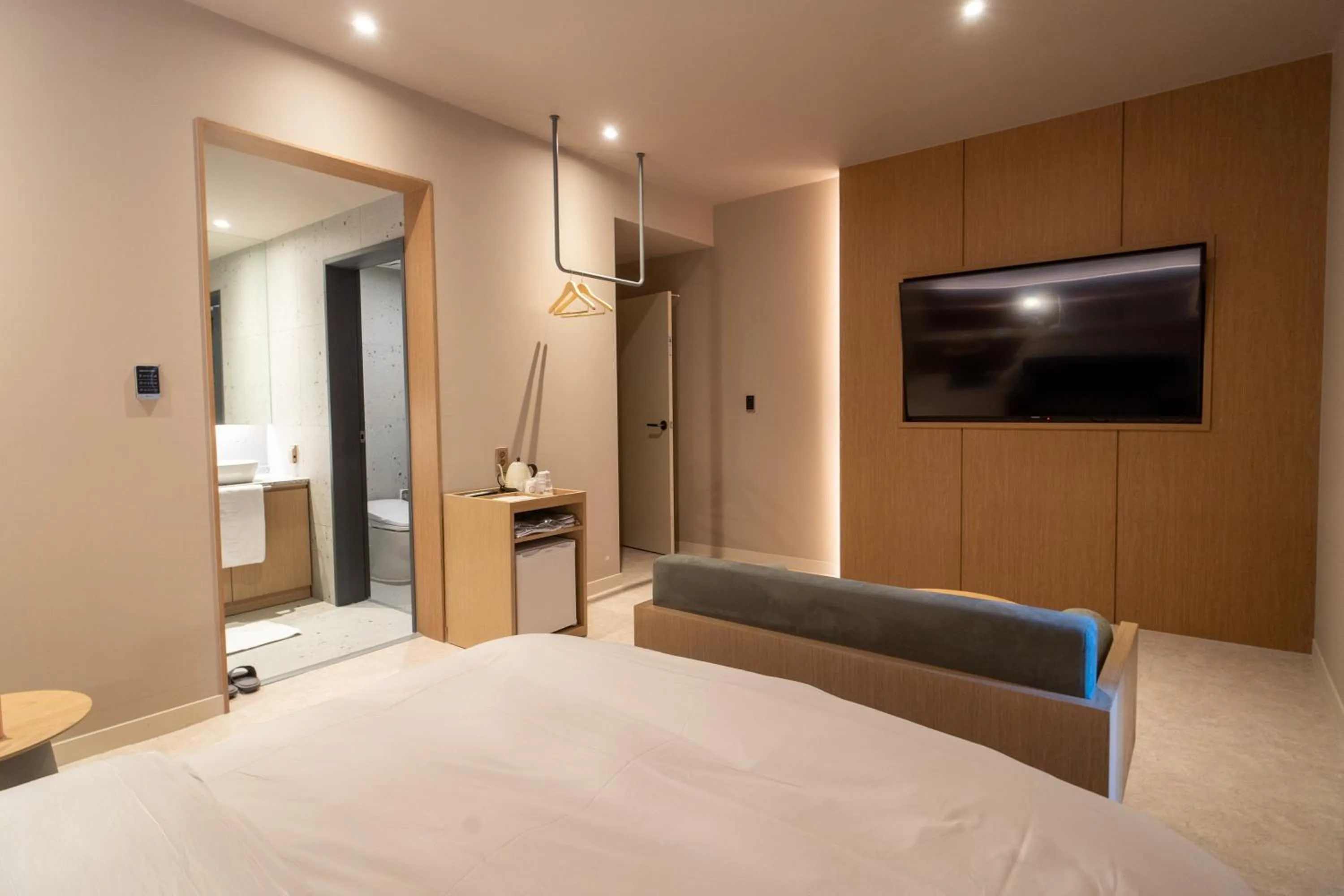 Photo of the whole room in '사용x' 클릭금지 Goyang Hotel Yuji