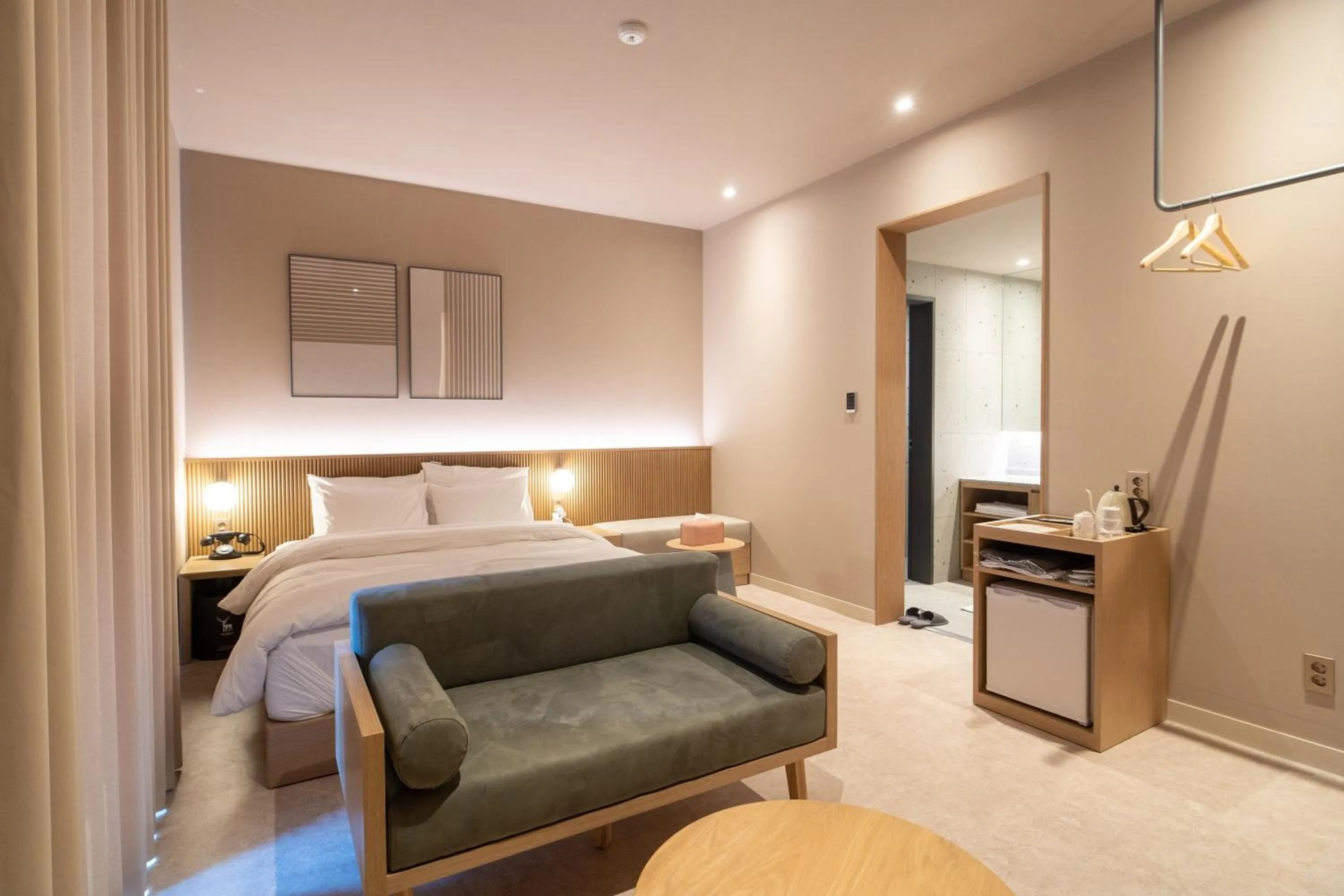 Photo of the whole room in '사용x' 클릭금지 Goyang Hotel Yuji