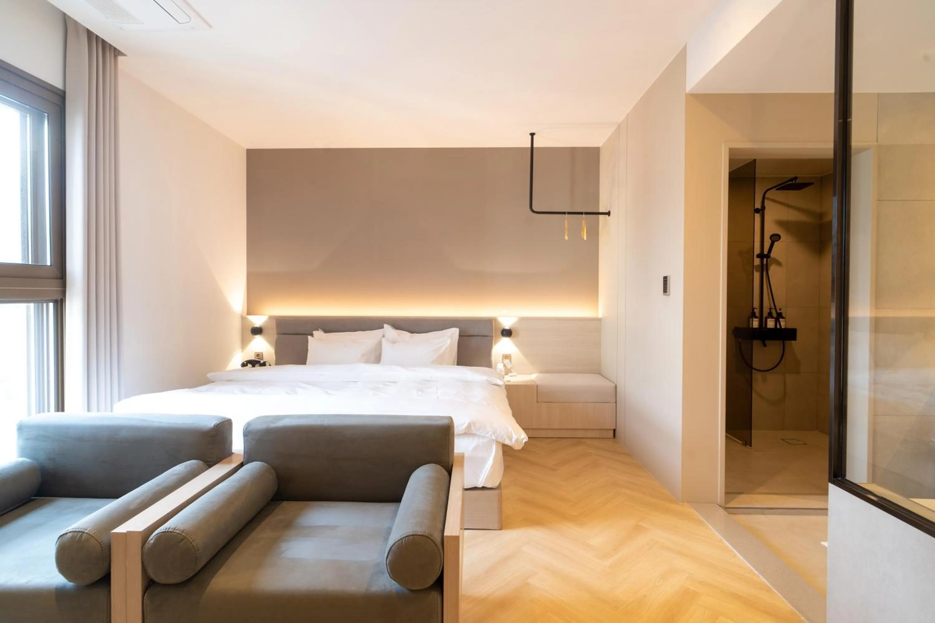 Photo of the whole room in '사용x' 클릭금지 Goyang Hotel Yuji