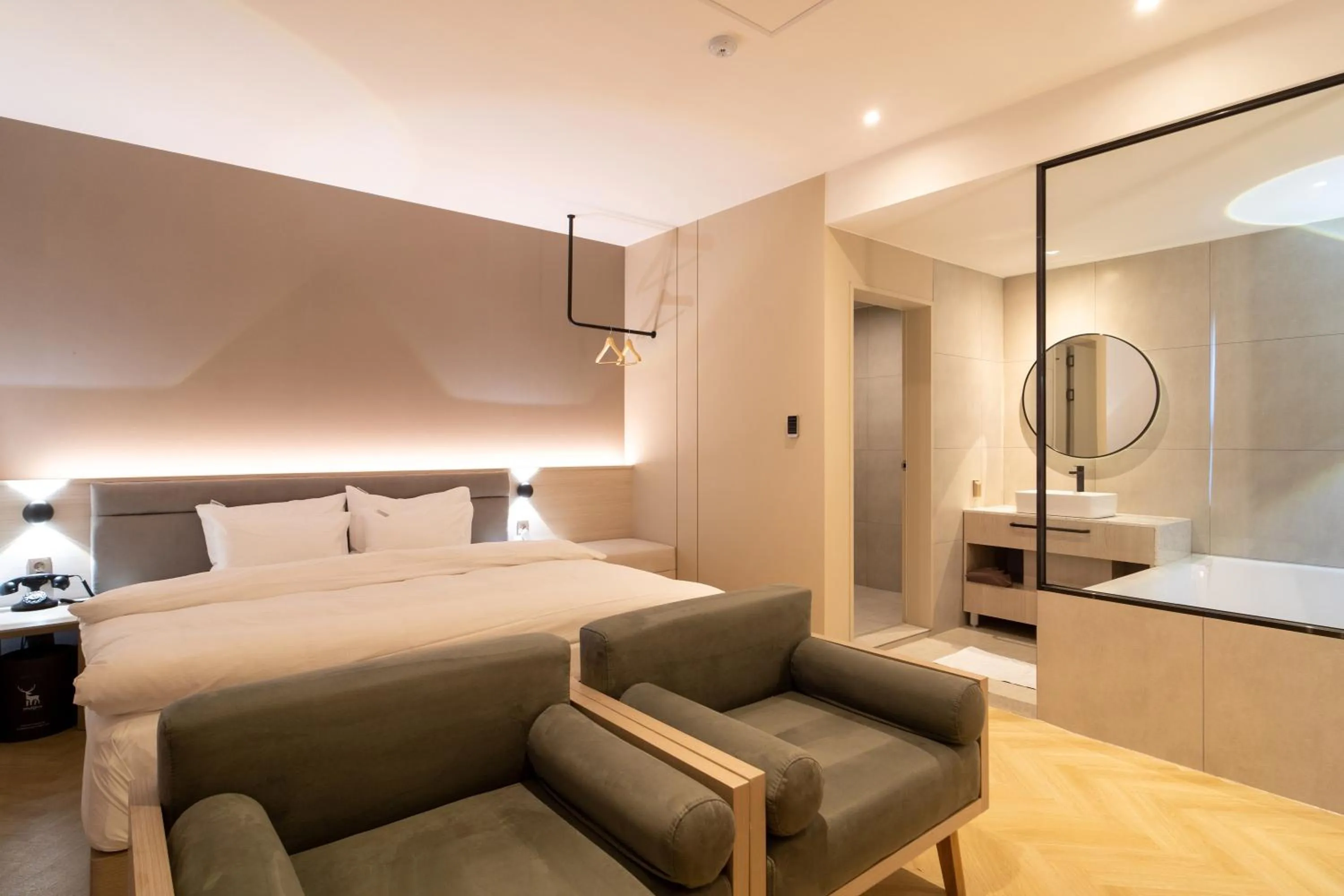 Photo of the whole room in '사용x' 클릭금지 Goyang Hotel Yuji