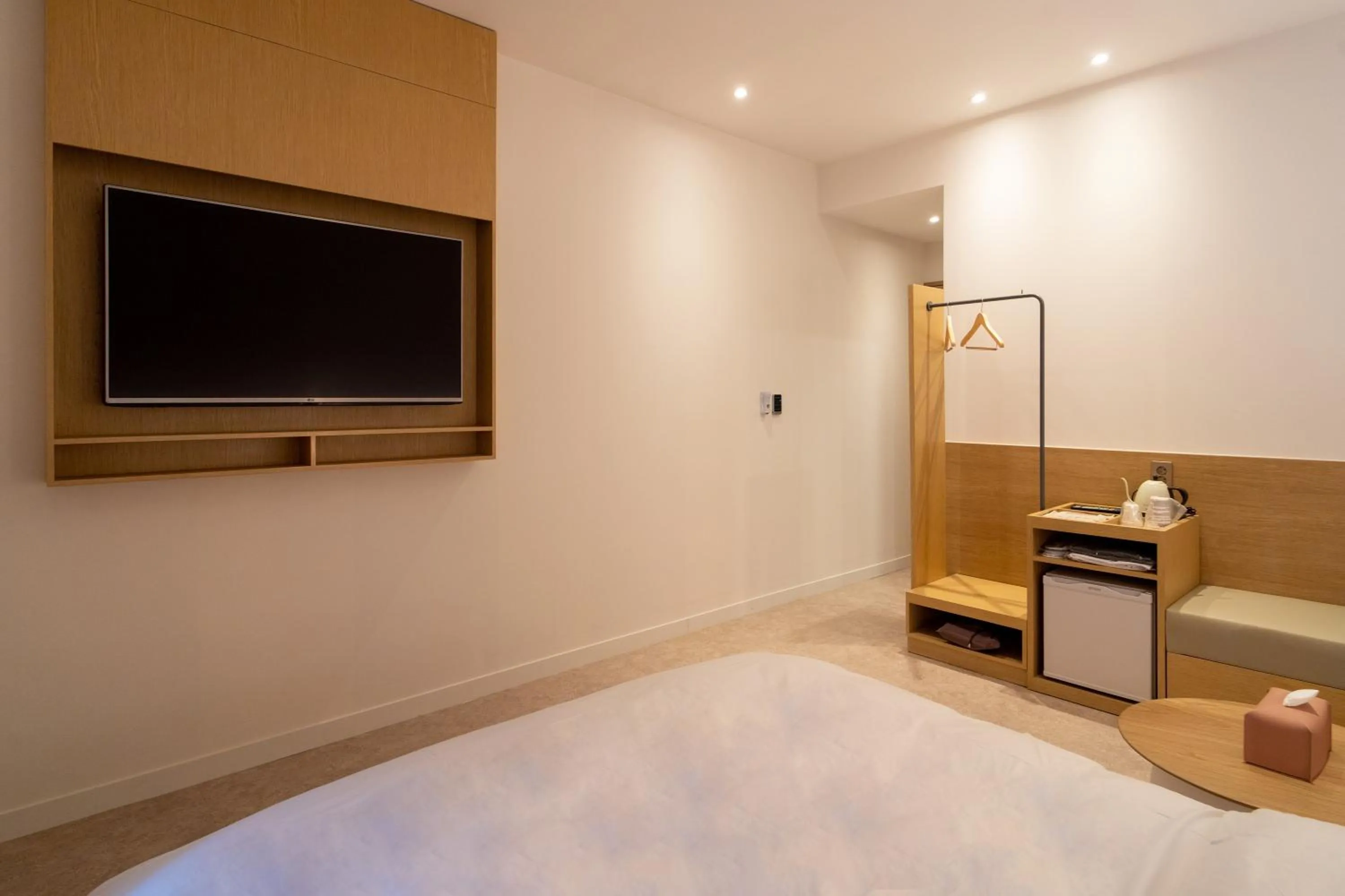 Photo of the whole room in '사용x' 클릭금지 Goyang Hotel Yuji