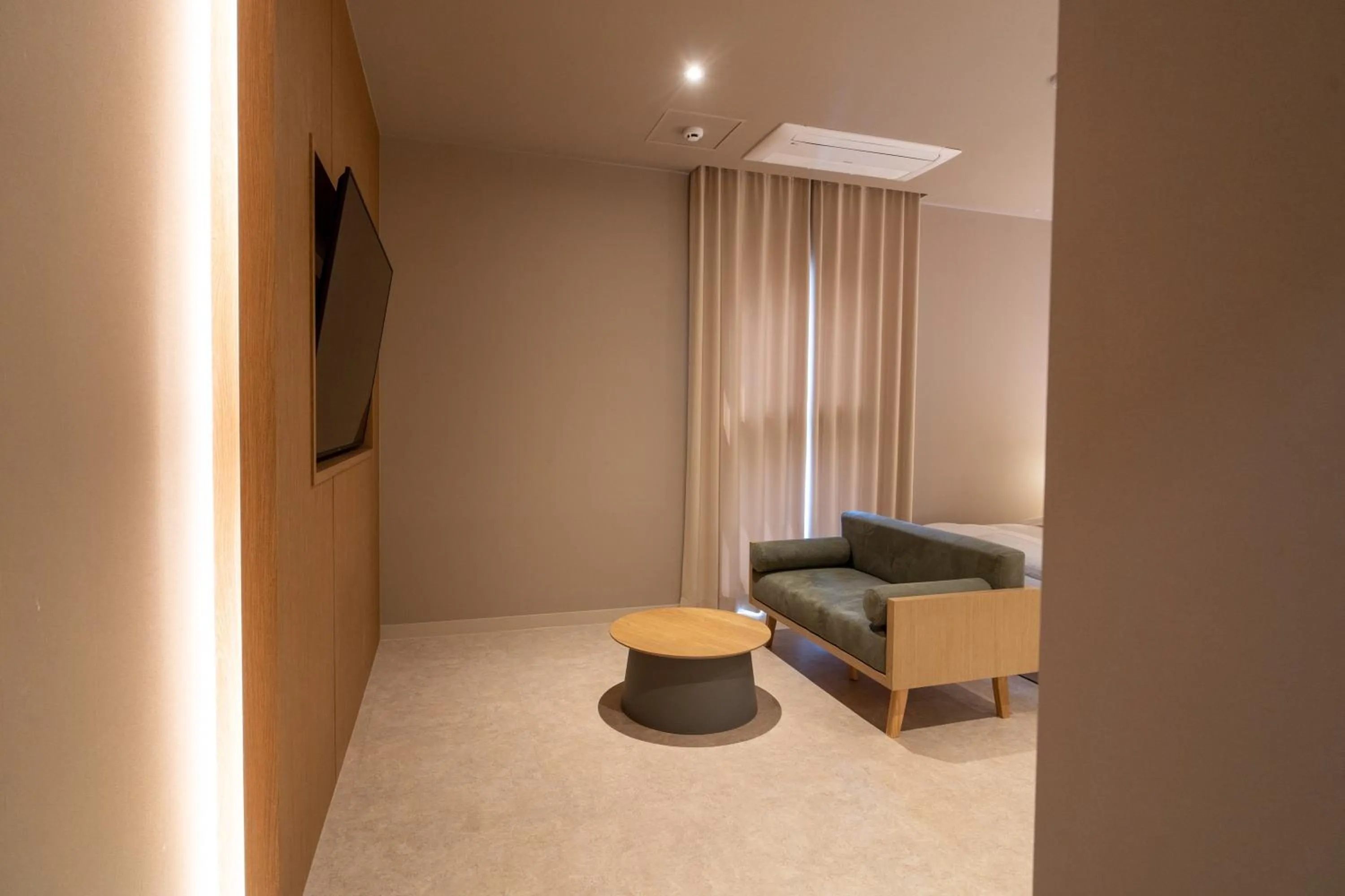 Photo of the whole room in '사용x' 클릭금지 Goyang Hotel Yuji