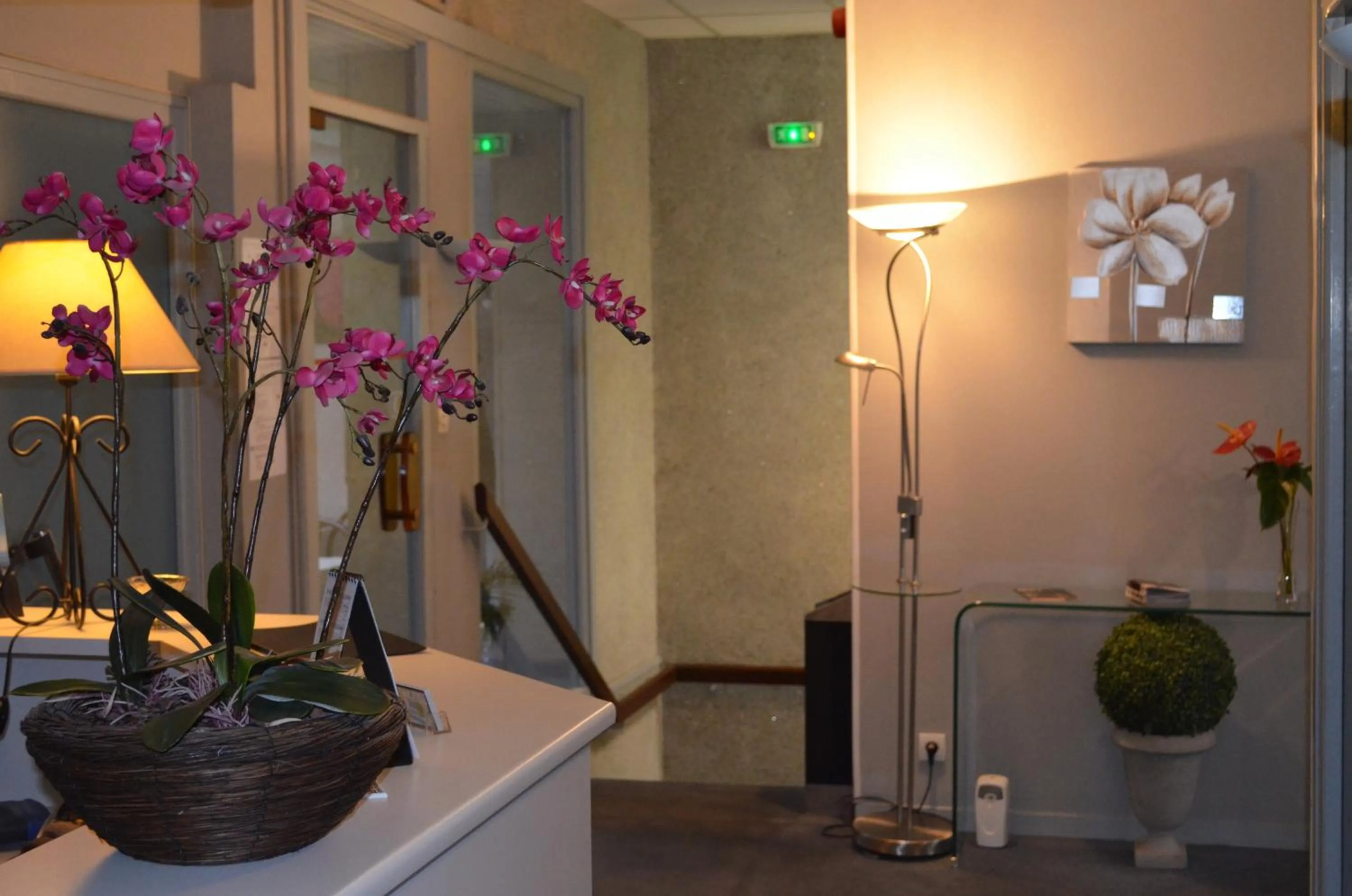 Lobby or reception in Hôtel de La Croix de Malte