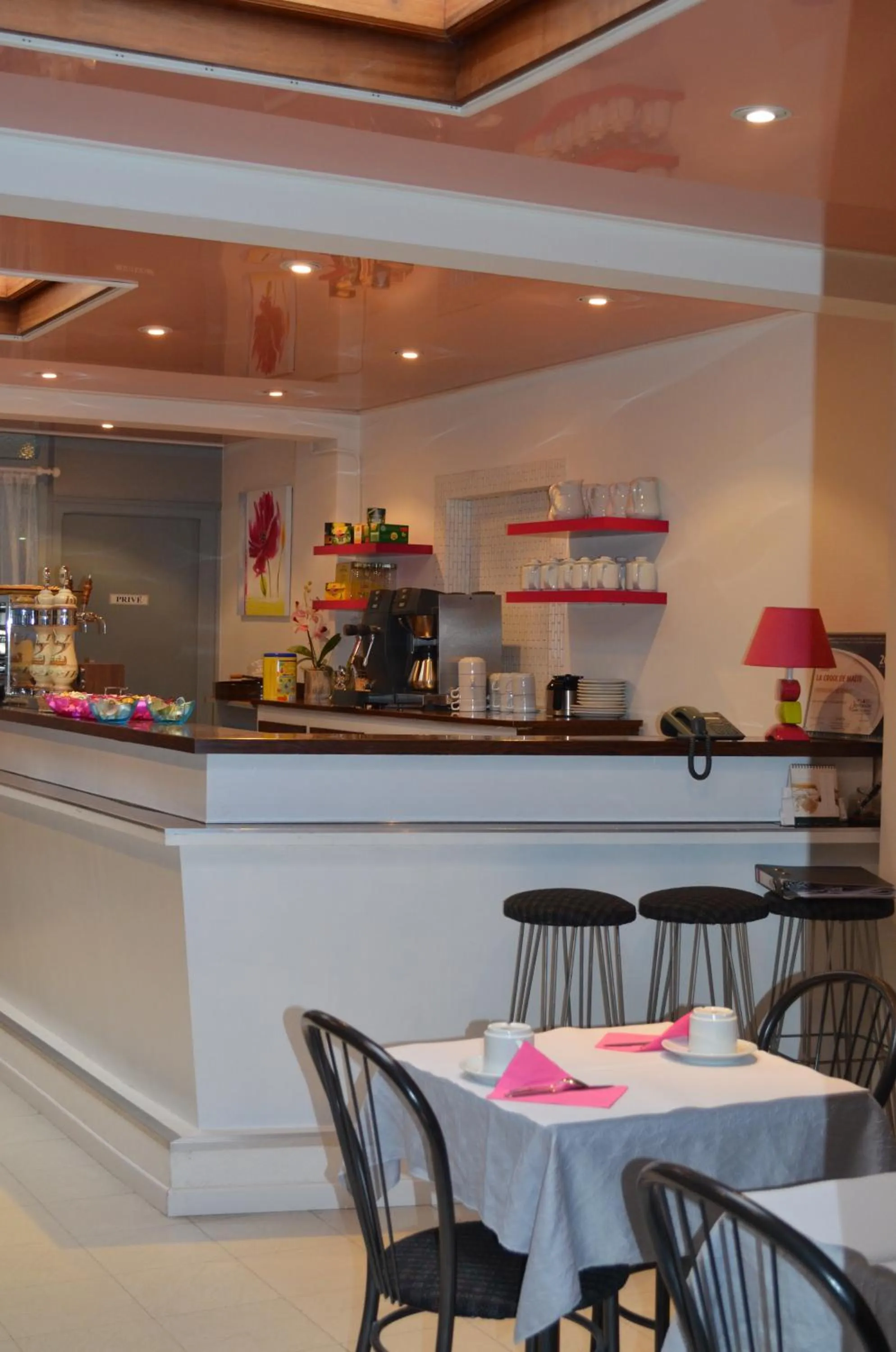 Restaurant/places to eat in Hôtel de La Croix de Malte