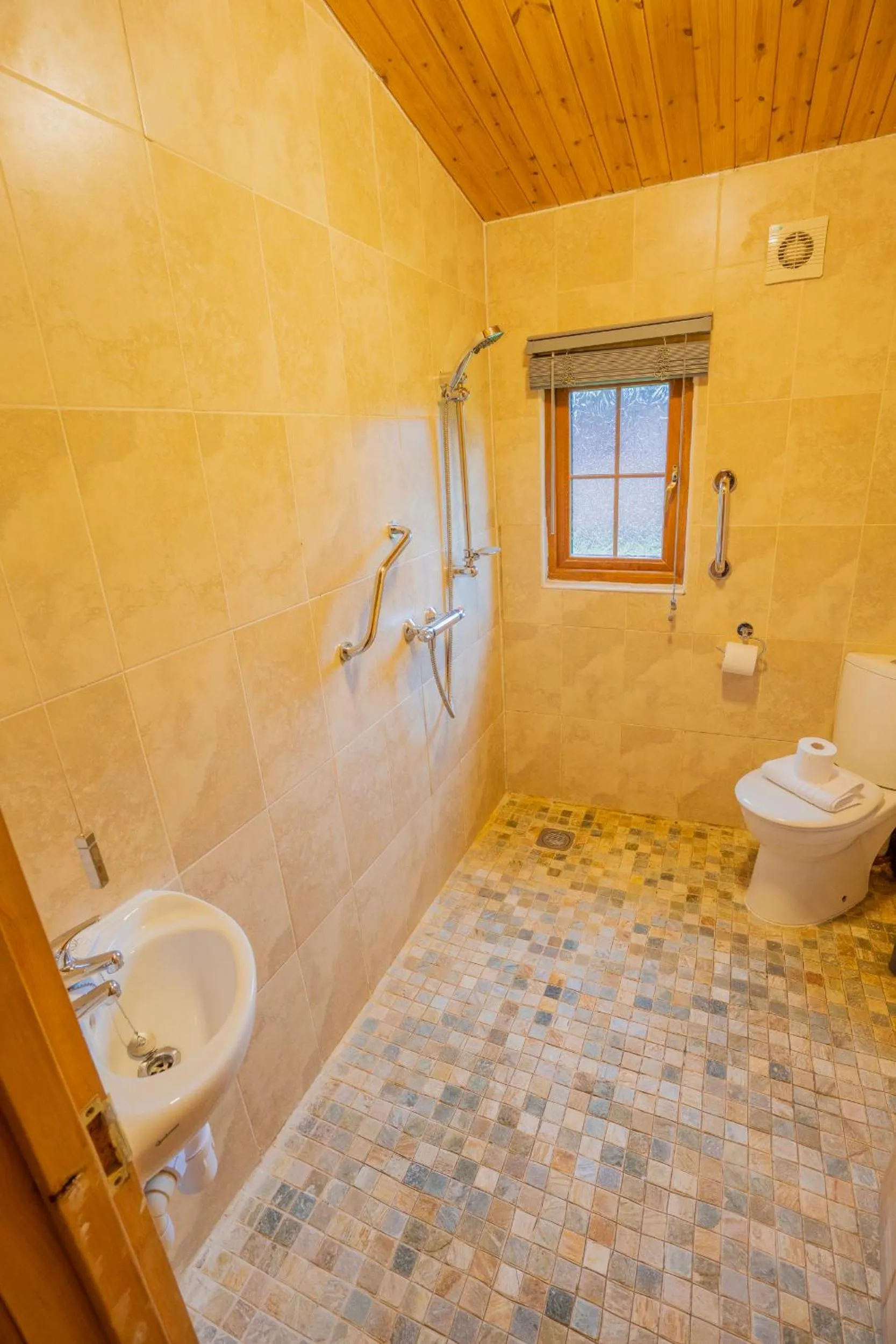 Shower in Wall Eden Farm - Luxury Log Cabins and Glamping