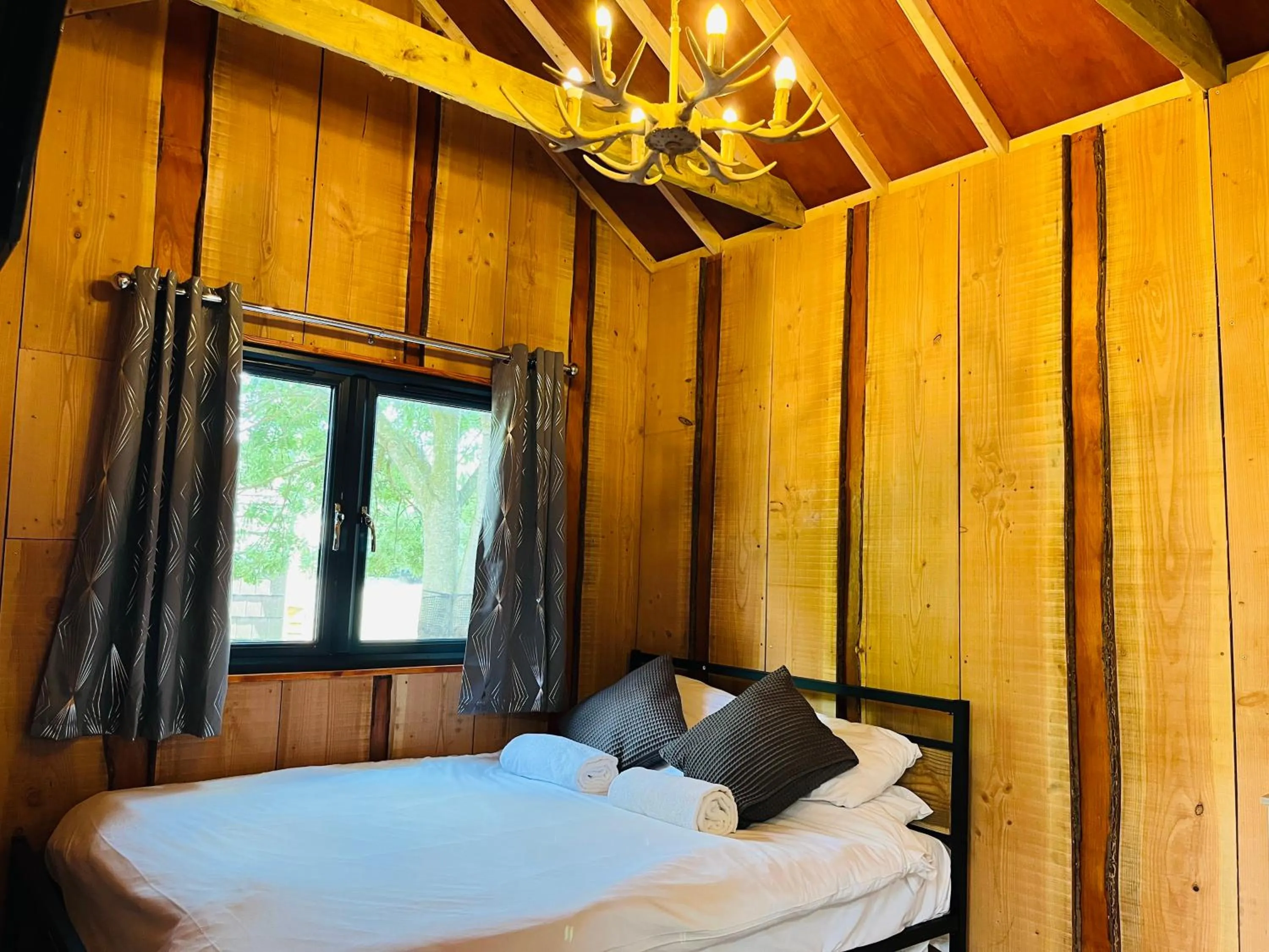 Bed in Wall Eden Farm - Luxury Log Cabins and Glamping