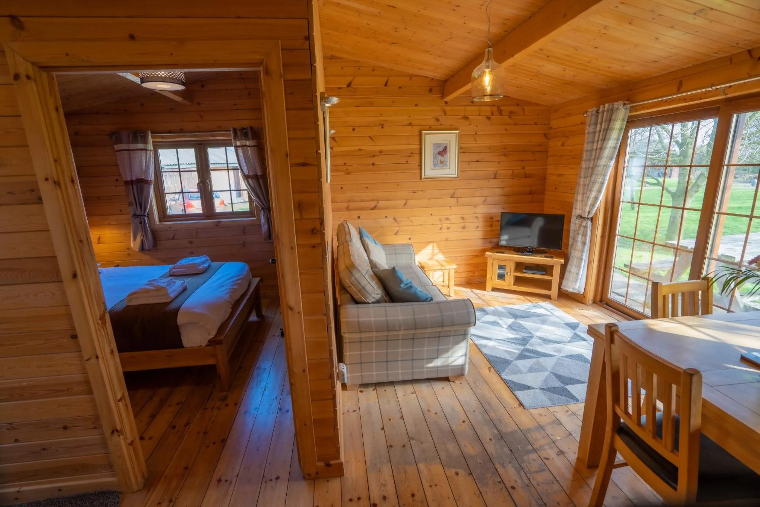 Communal lounge/ TV room, Bed in Wall Eden Farm - Luxury Log Cabins and Glamping