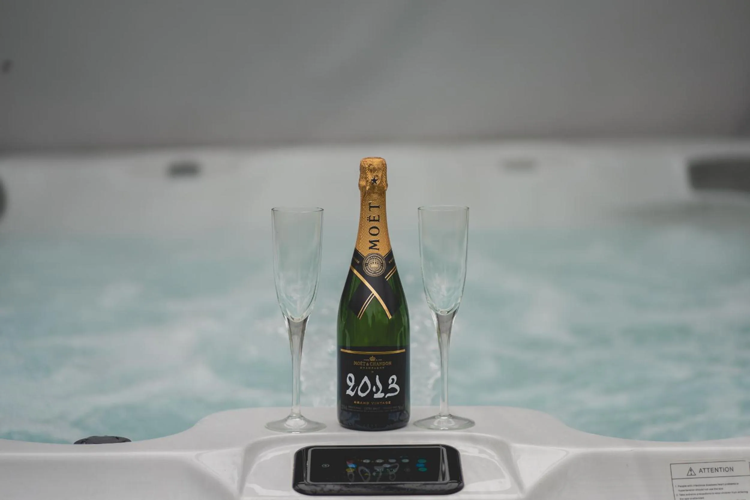 Hot Tub in Wall Eden Farm - Luxury Log Cabins and Glamping