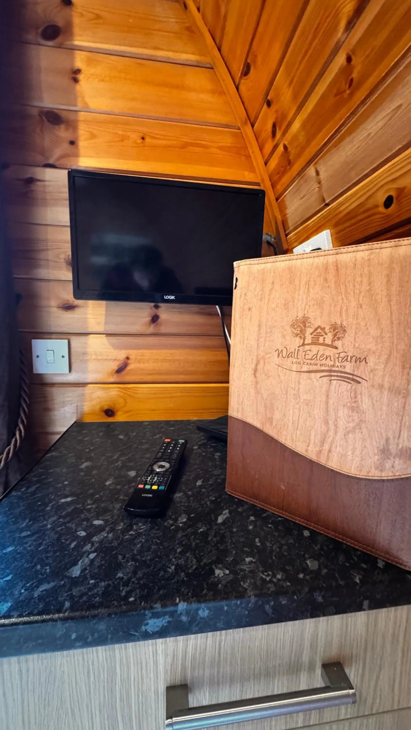 TV and multimedia in Wall Eden Farm - Luxury Log Cabins and Glamping