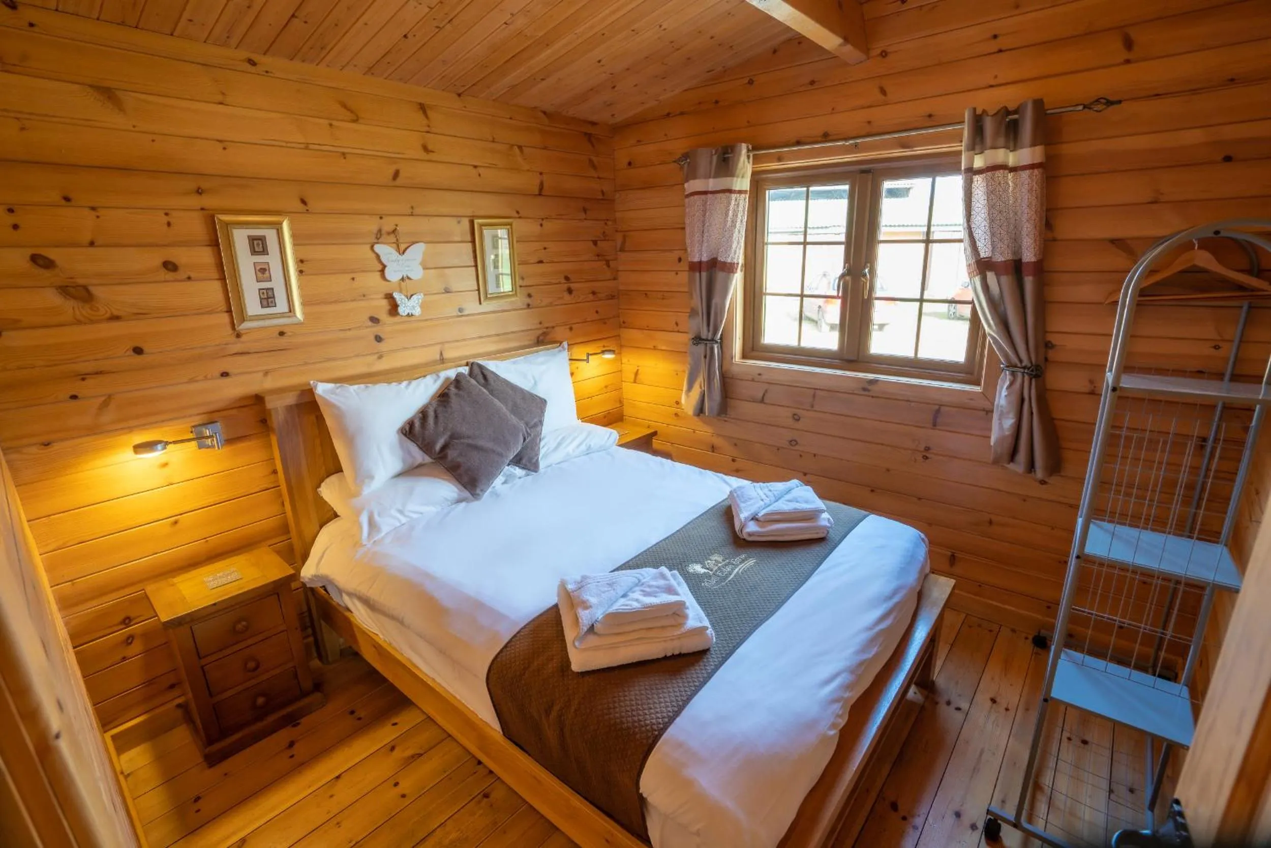 Bed in Wall Eden Farm - Luxury Log Cabins and Glamping