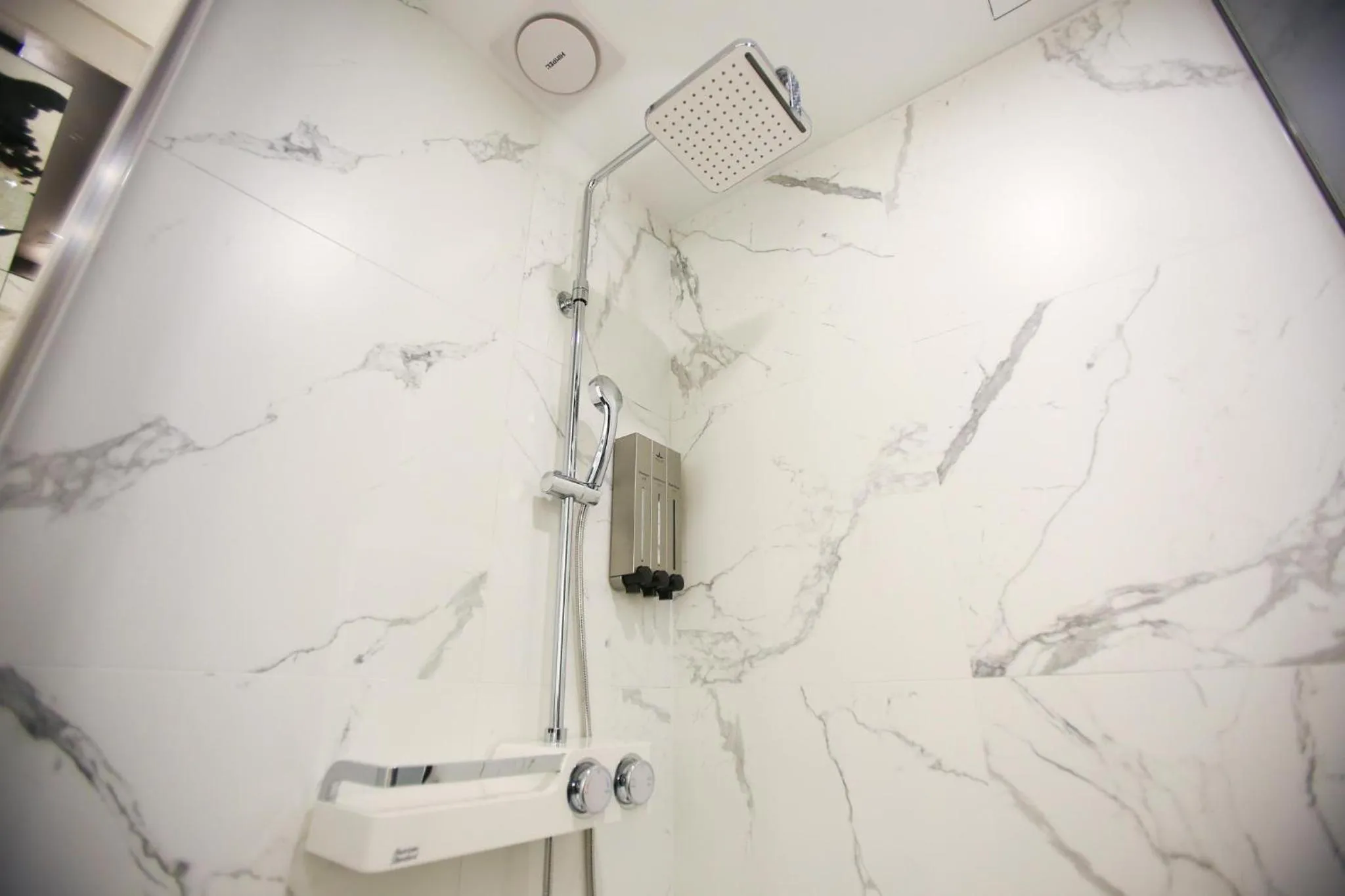 Shower in Hotel Star Premier Yeoksam