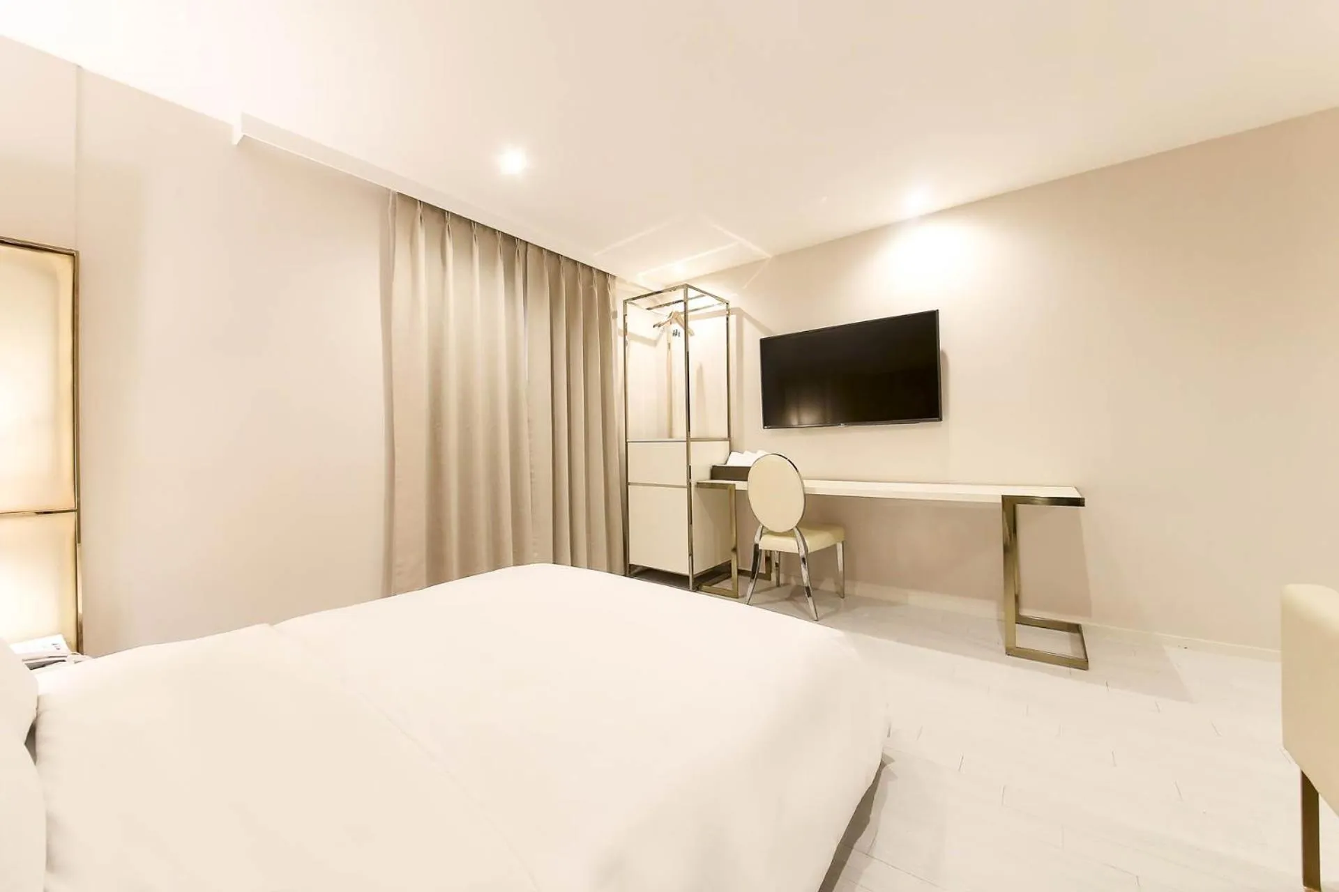 TV and multimedia, Bed in Hotel Star Premier Yeoksam