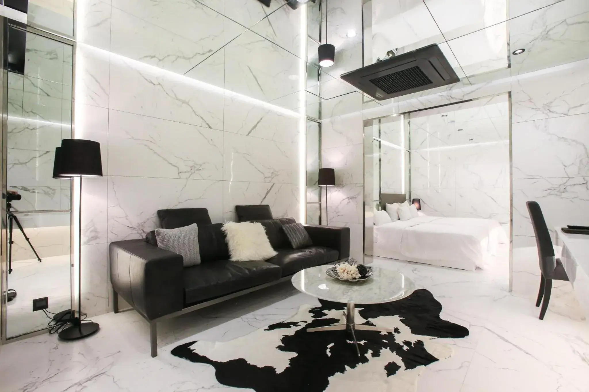 Living room, Bed in Hotel Star Premier Yeoksam Living room, Bed in Hotel Star Premier Yeoksam