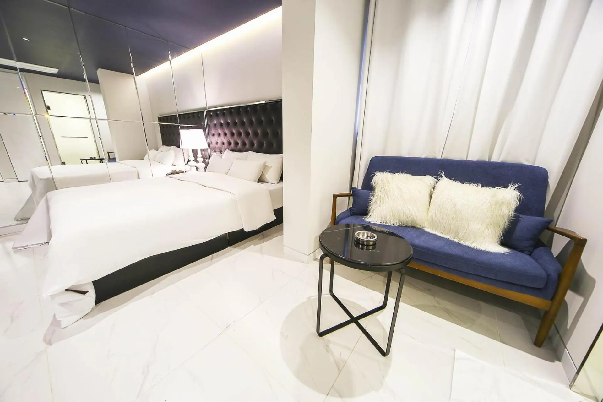 Seating area, Bed in Hotel Star Premier Yeoksam