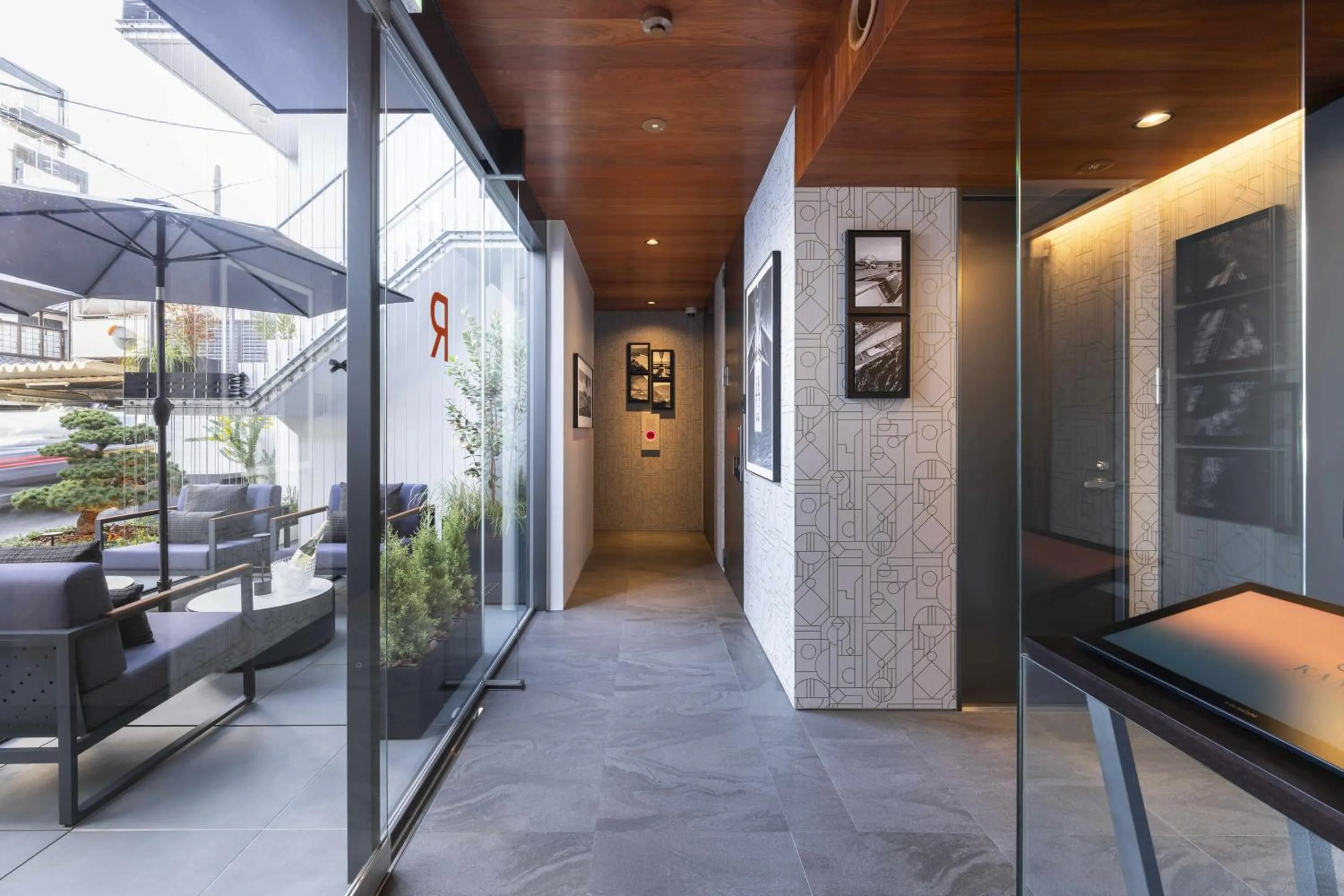 Living room in Kamo Residences by Reflections