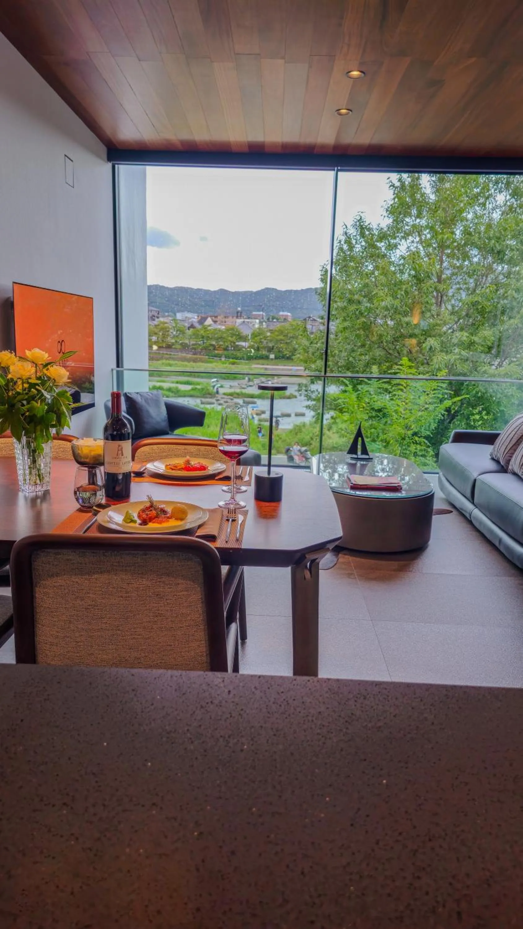 Restaurant/places to eat in Kamo Residences by Reflections